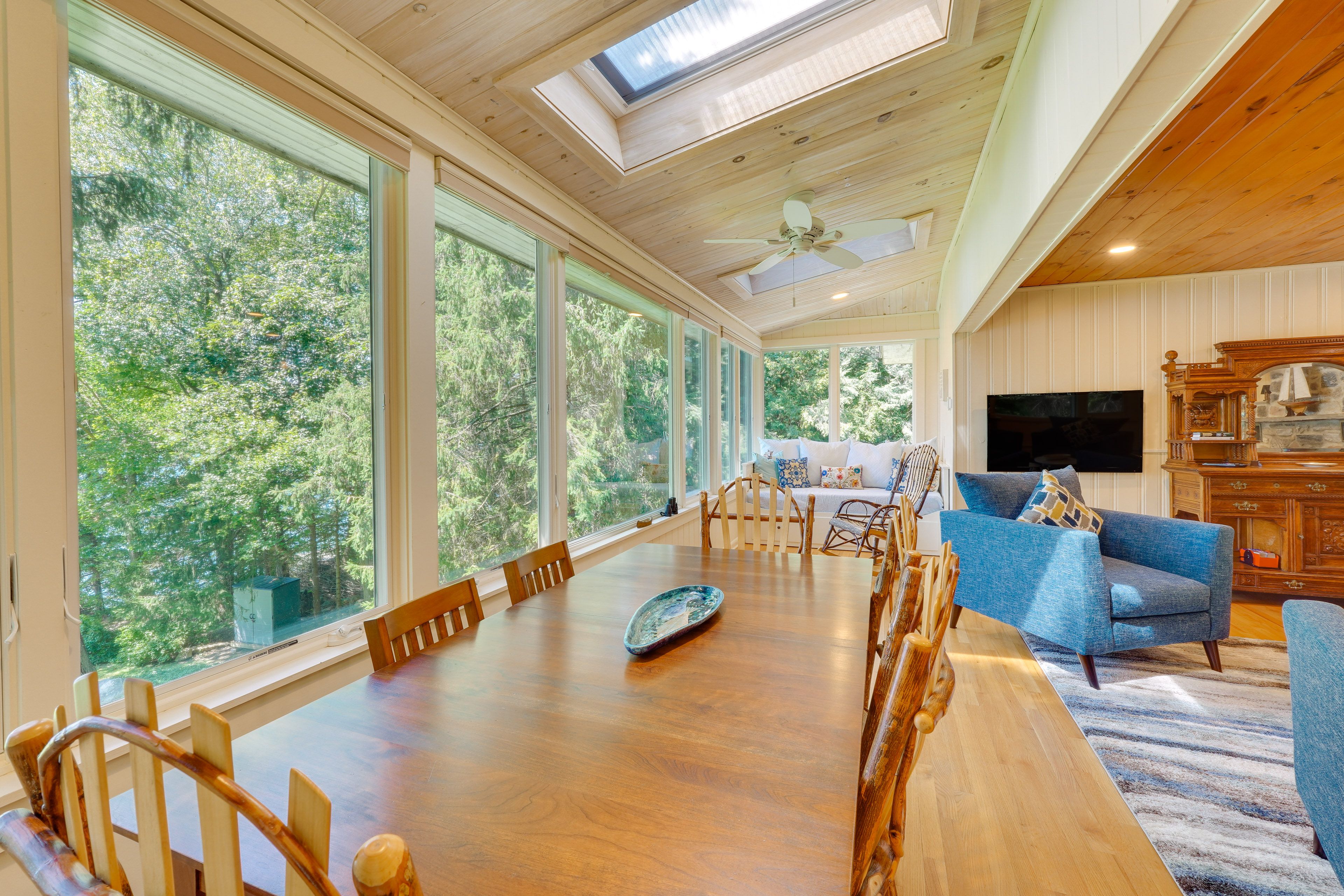 Dining Area | Dishware/Flatware