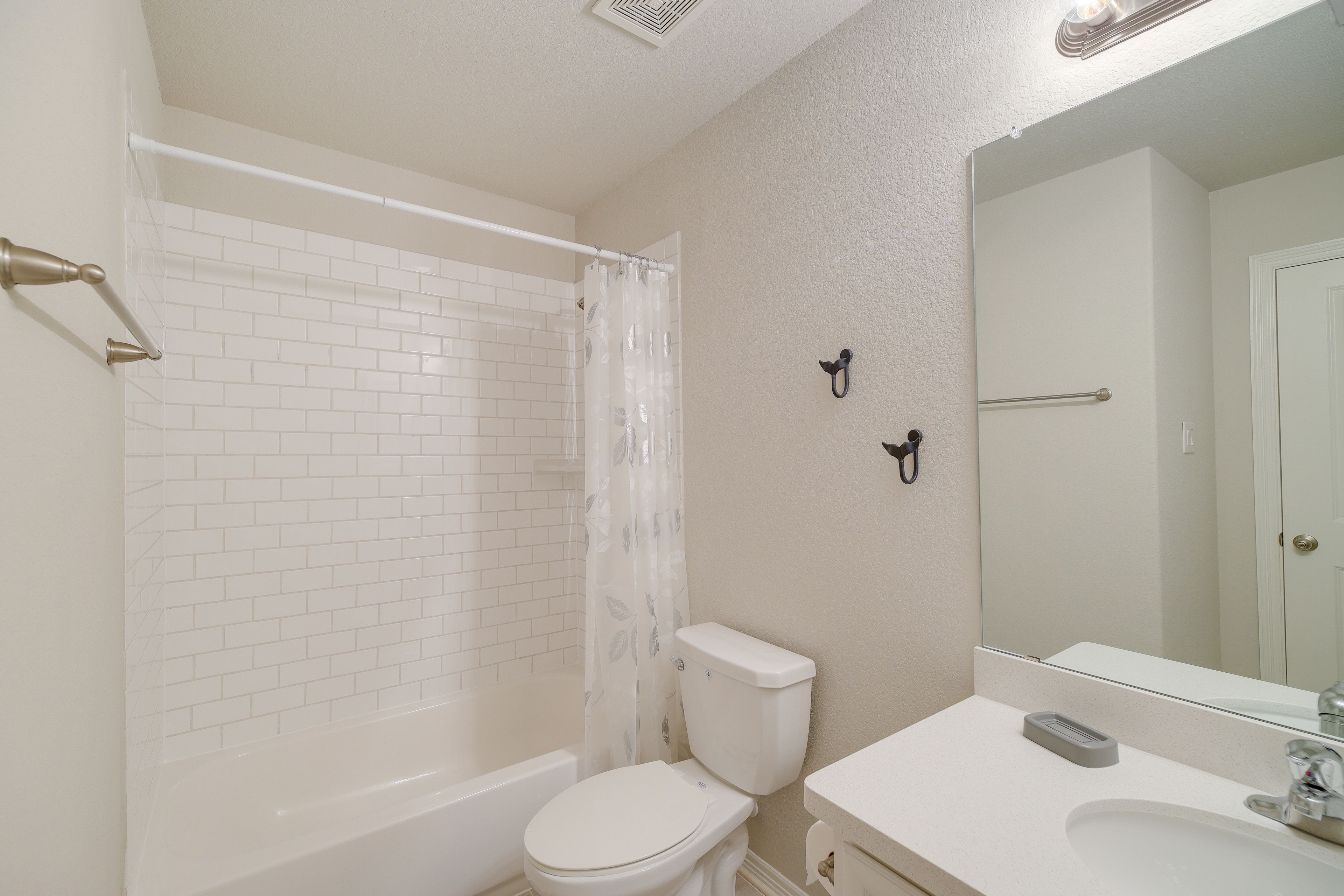 Full Bathroom | 2nd Floor