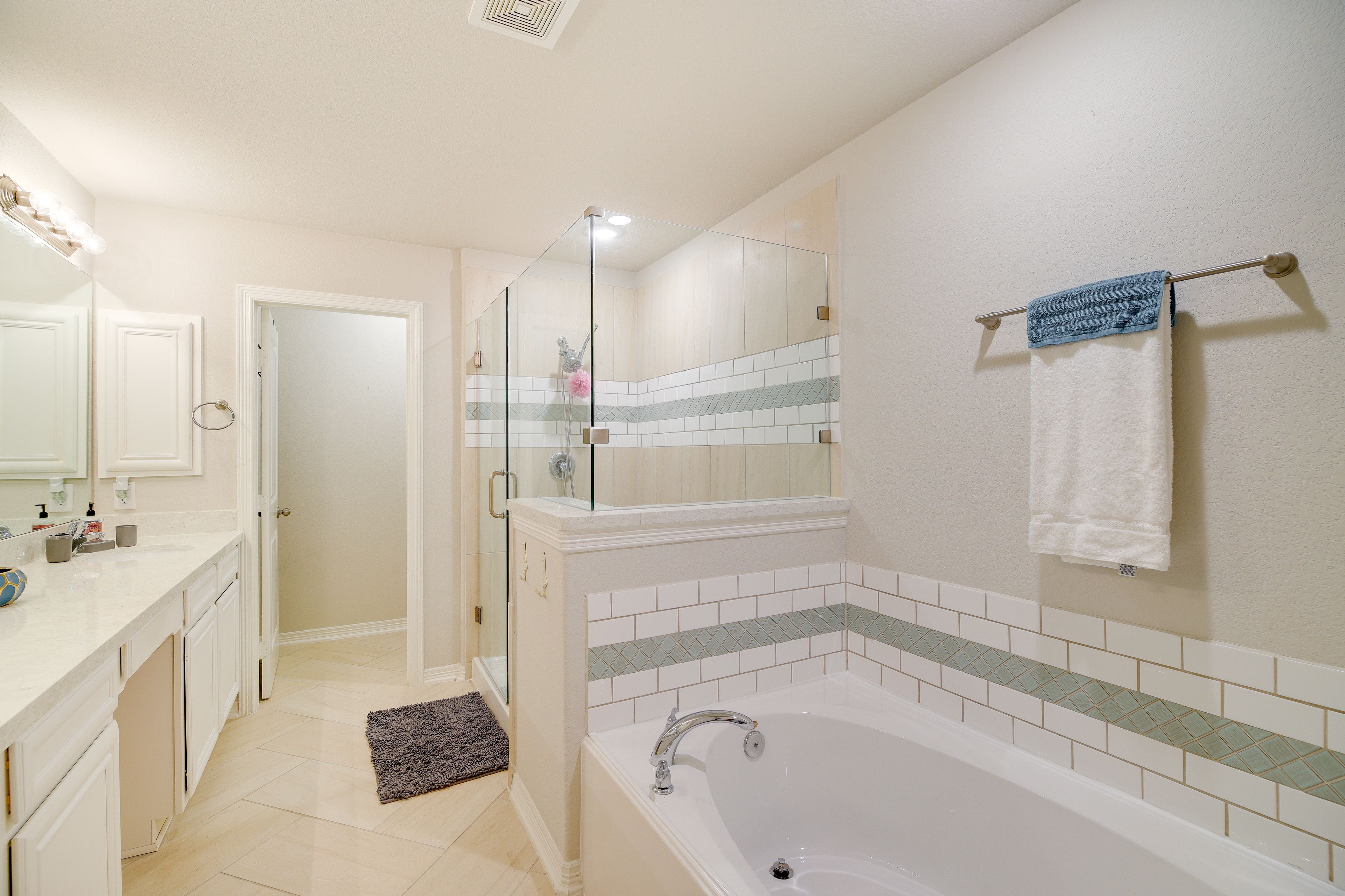 Full Bathroom | 2nd Floor | Hair Dryer