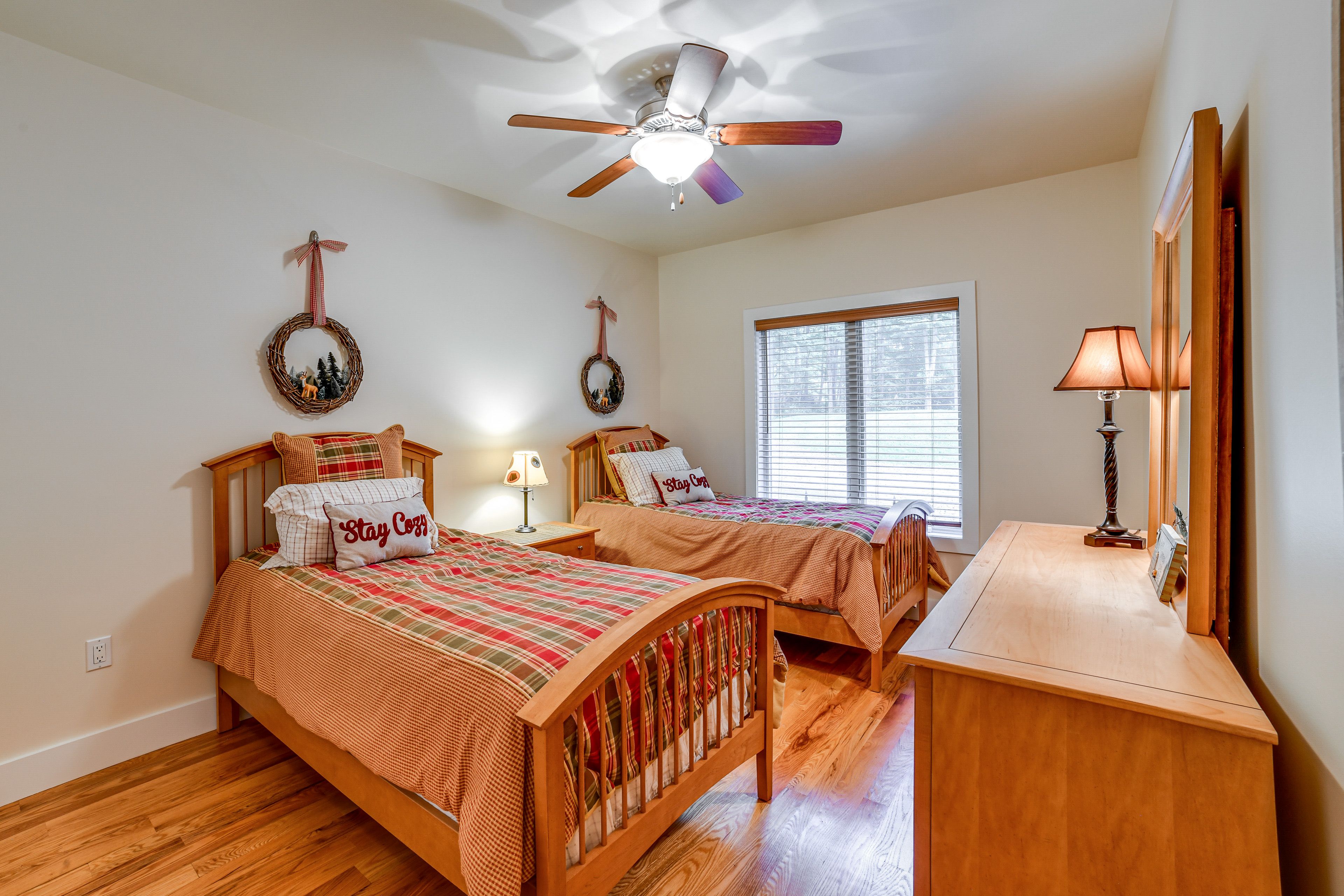 Bedroom 3 | 2 Twin Beds