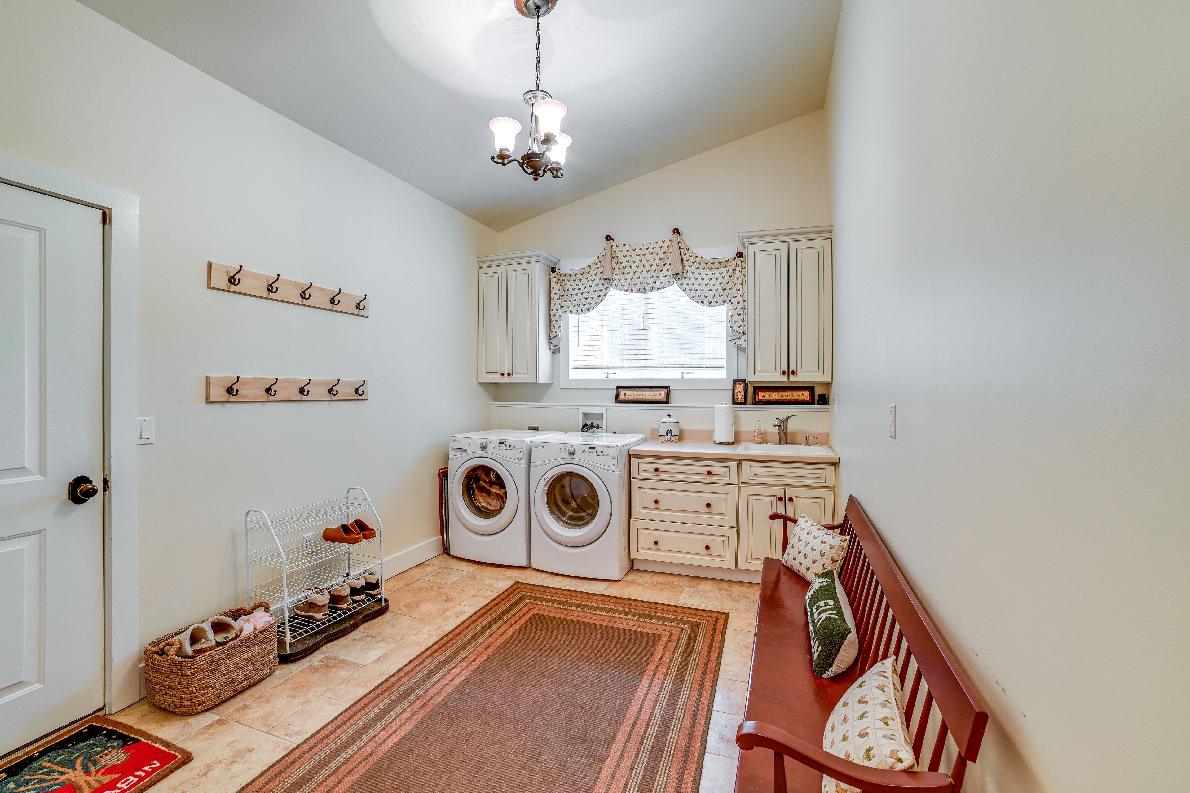 Mudroom | Washer & Dryer