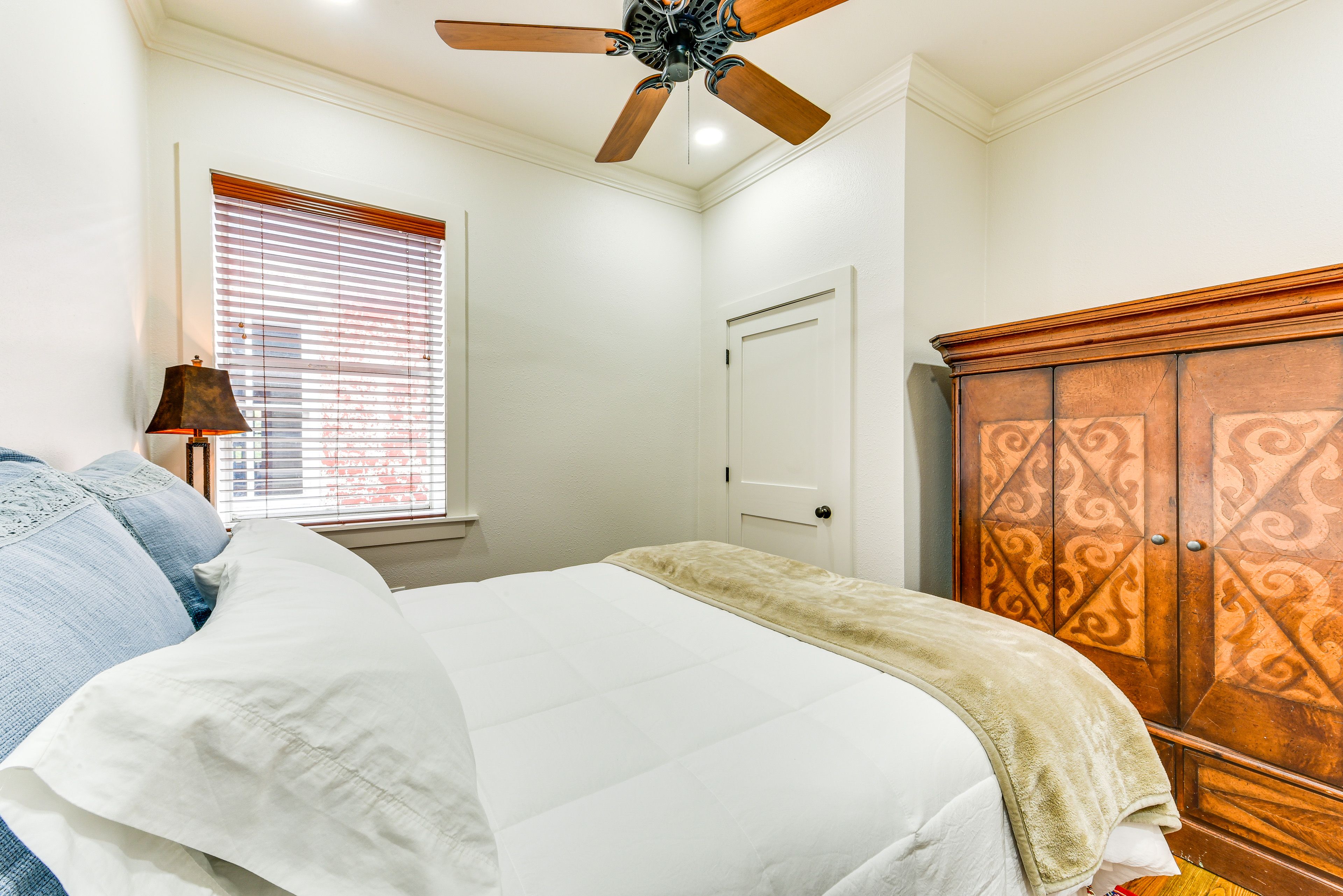 Bedroom 2 | Queen Bed | Ceiling Fans