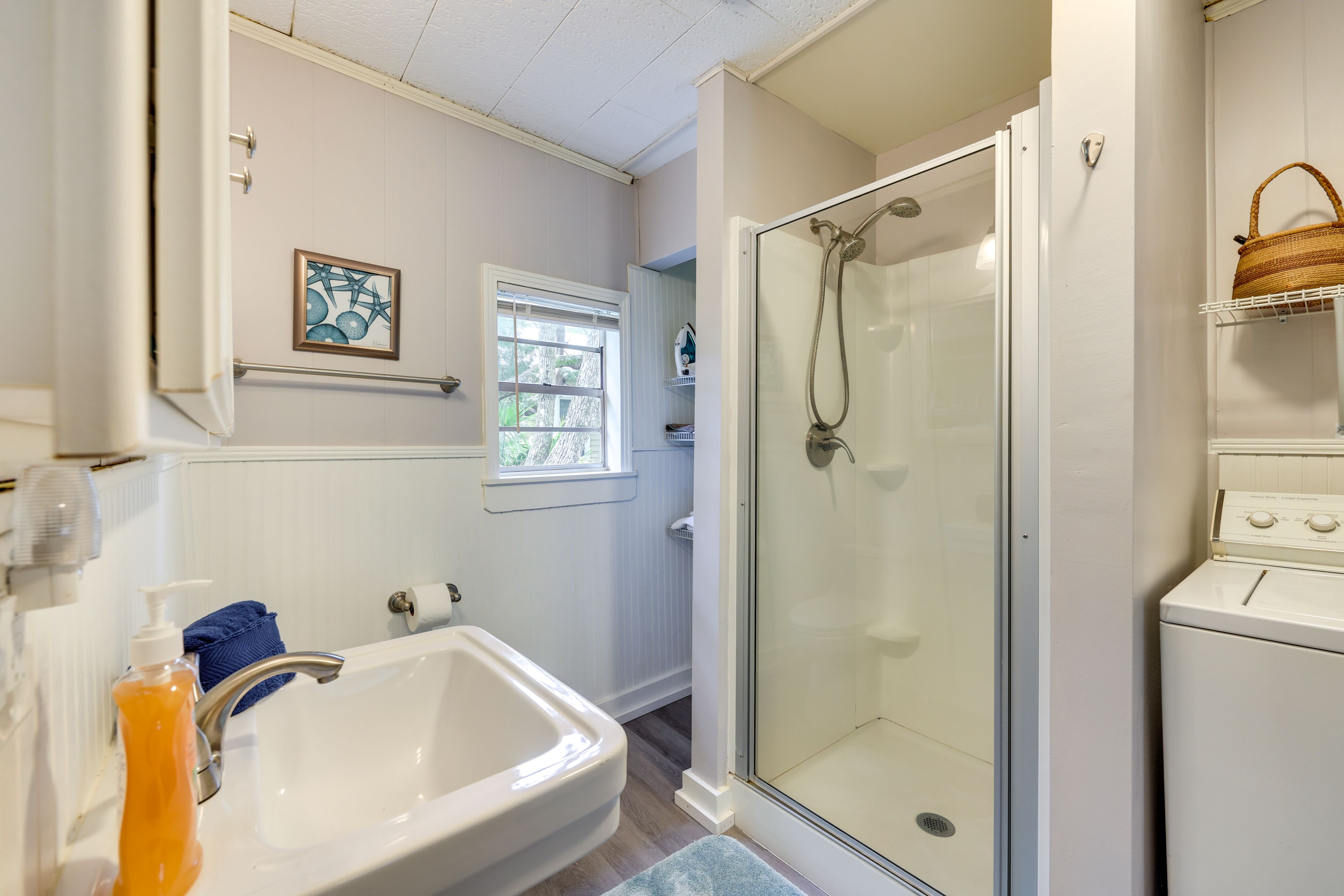 Full Bathroom | Towels Provided | Complimentary Toiletries | Washer & Dryer