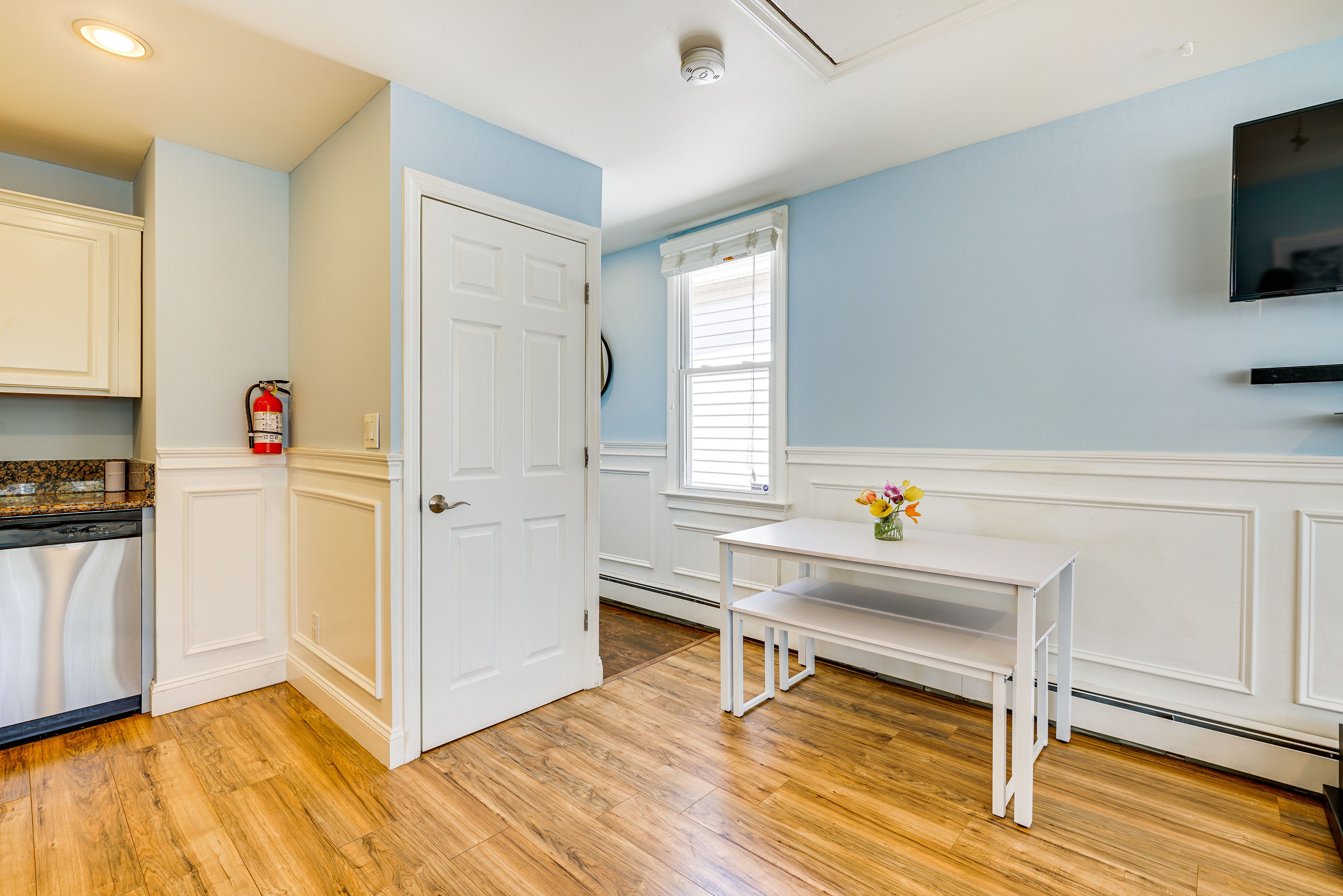 Dining Area | Dining Table | Dishware/Flatware