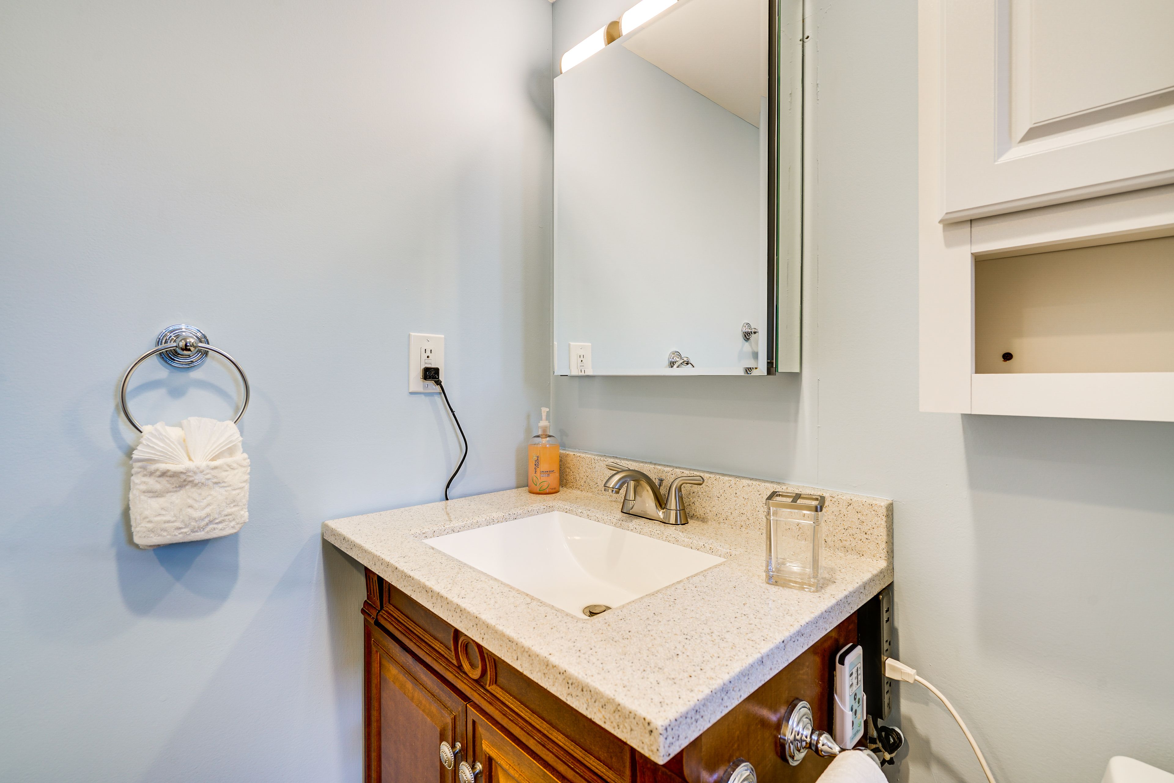 Full Bathroom | Walk-In Shower | Complimentary Toiletries | Towels Provided