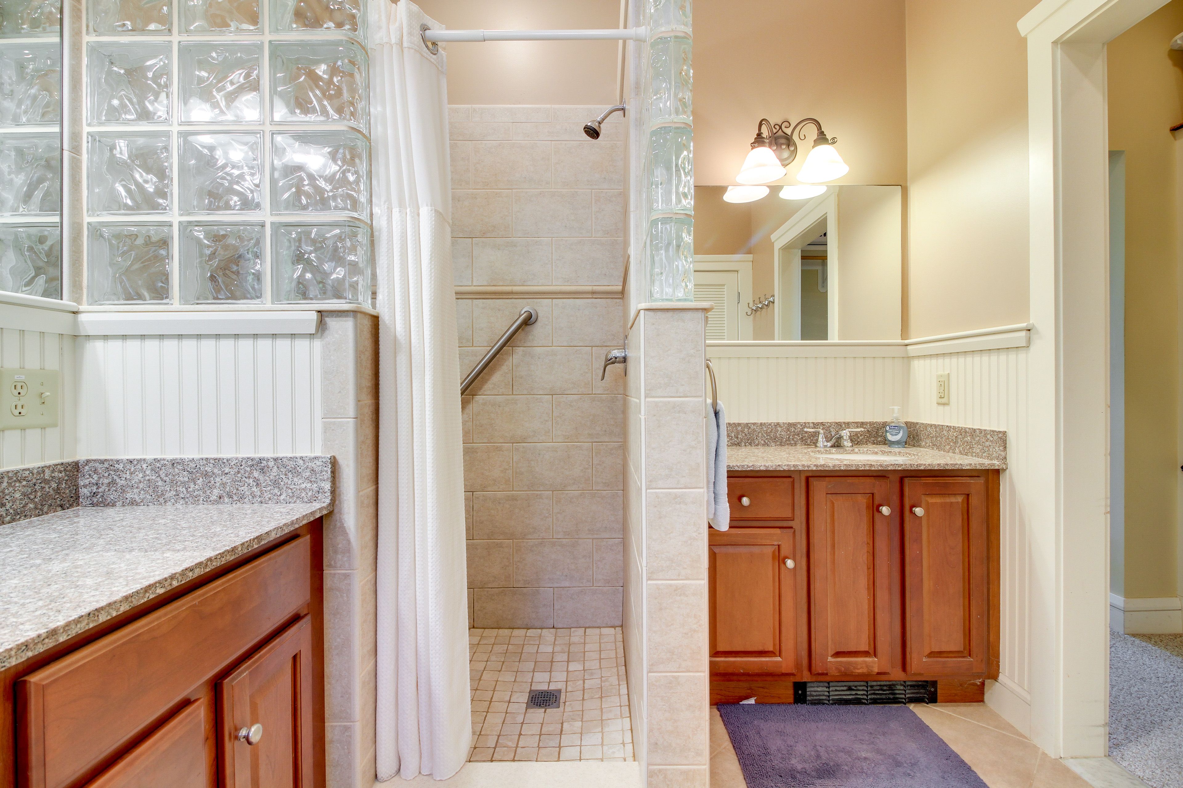Full Bathroom | Soaking Tub