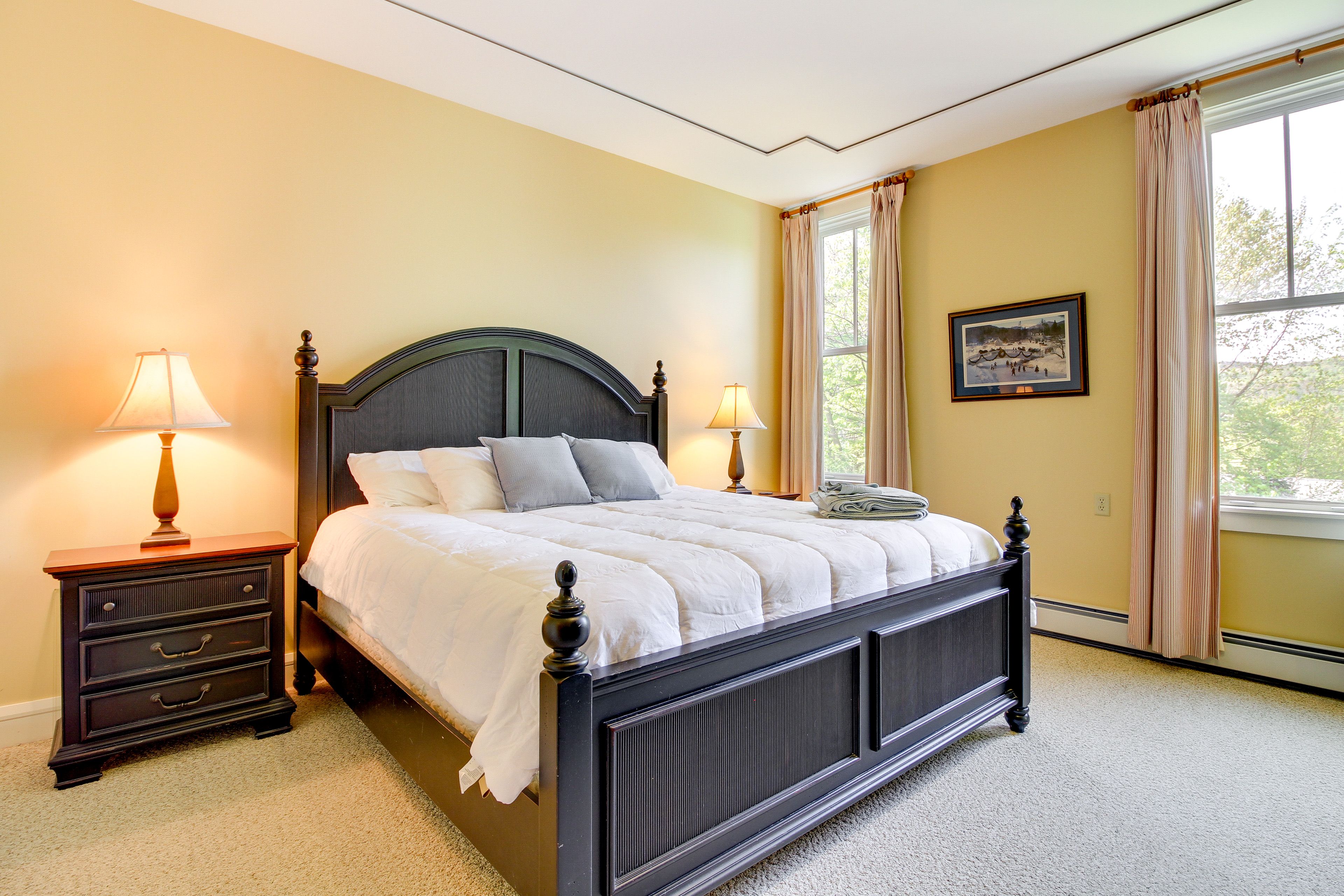 Bedroom 1 | King Bed | Smart TV