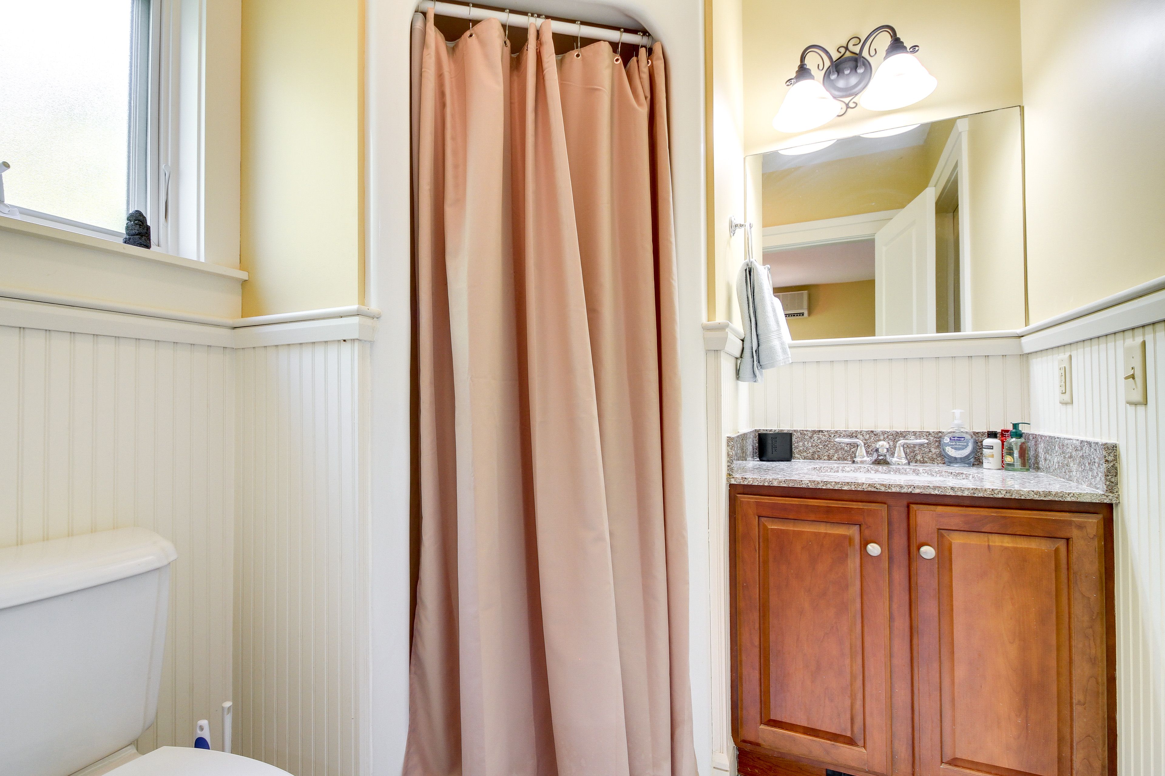 Full Bathroom