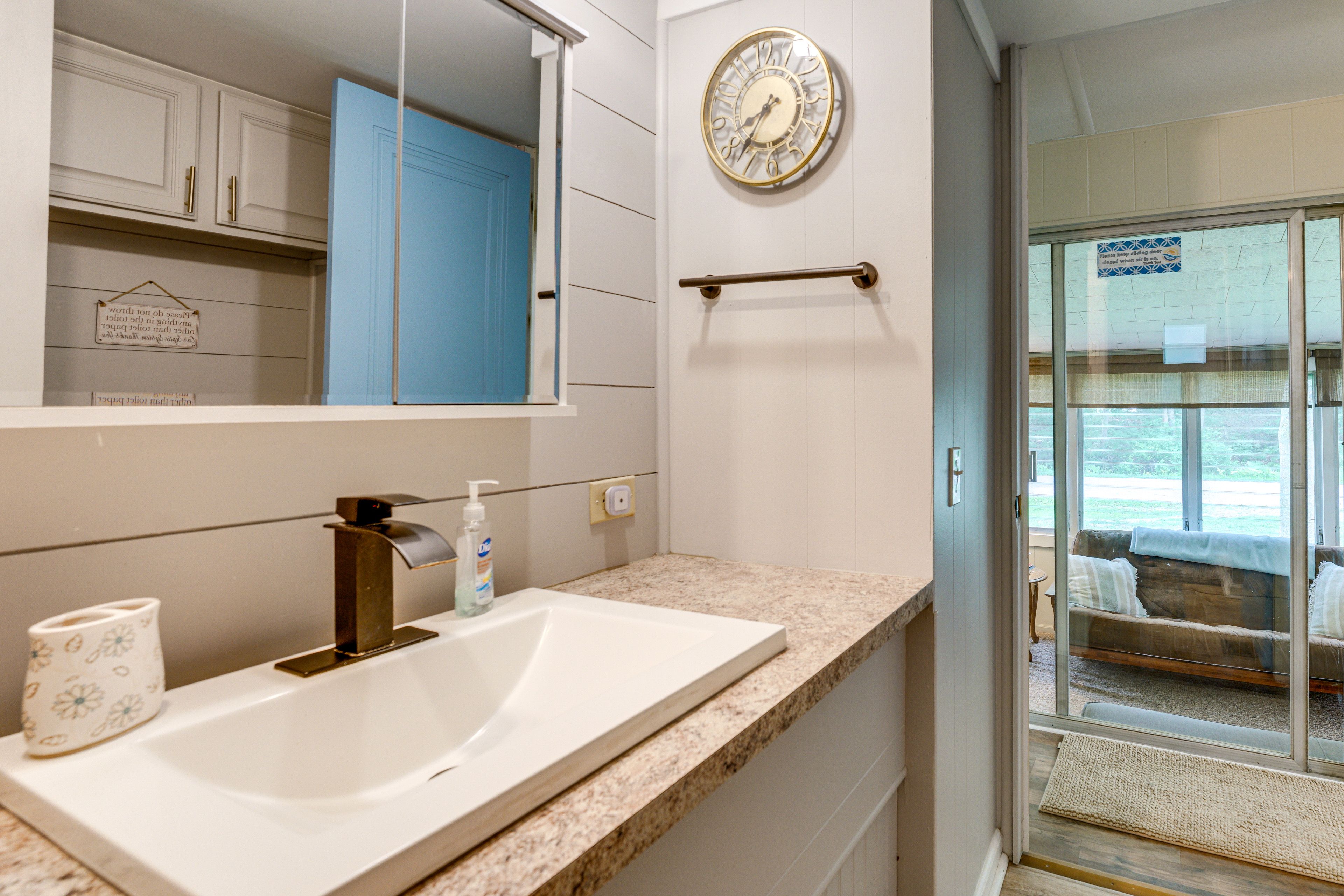 Full Bathroom | Towels | Complimentary Toiletries | Hair Dryer