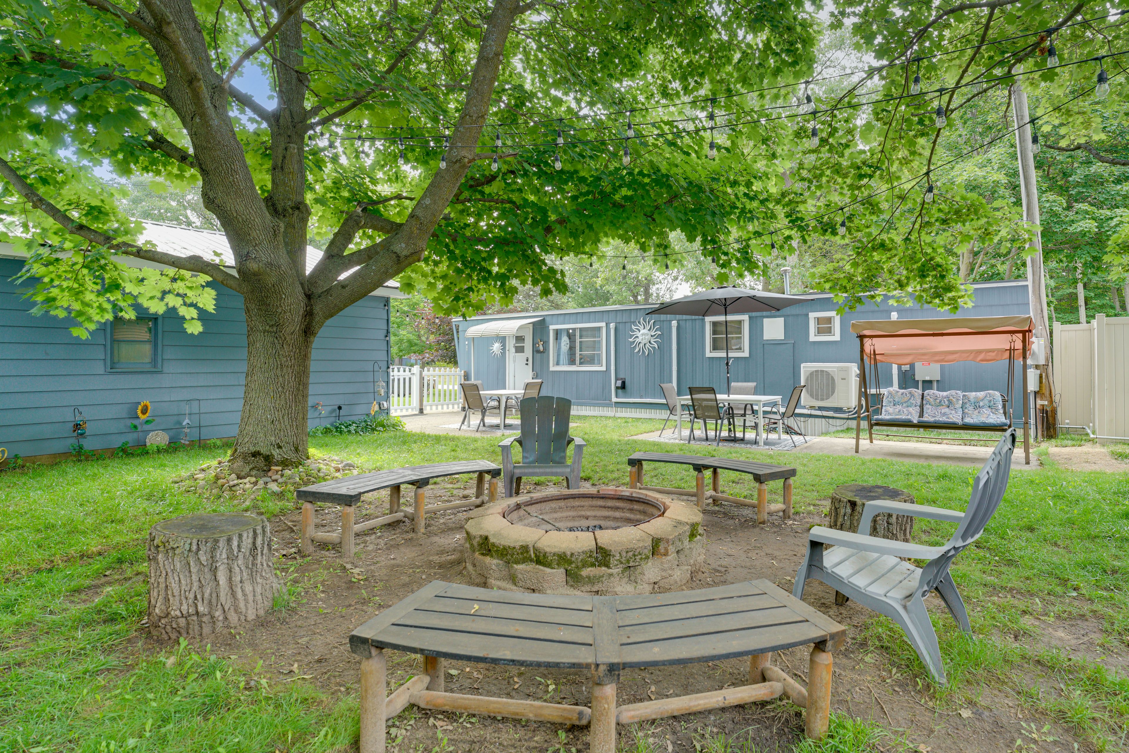 Caseville Vacation Rental | 2BR | 1BA | 800 Sq Ft | 3 Steps Required