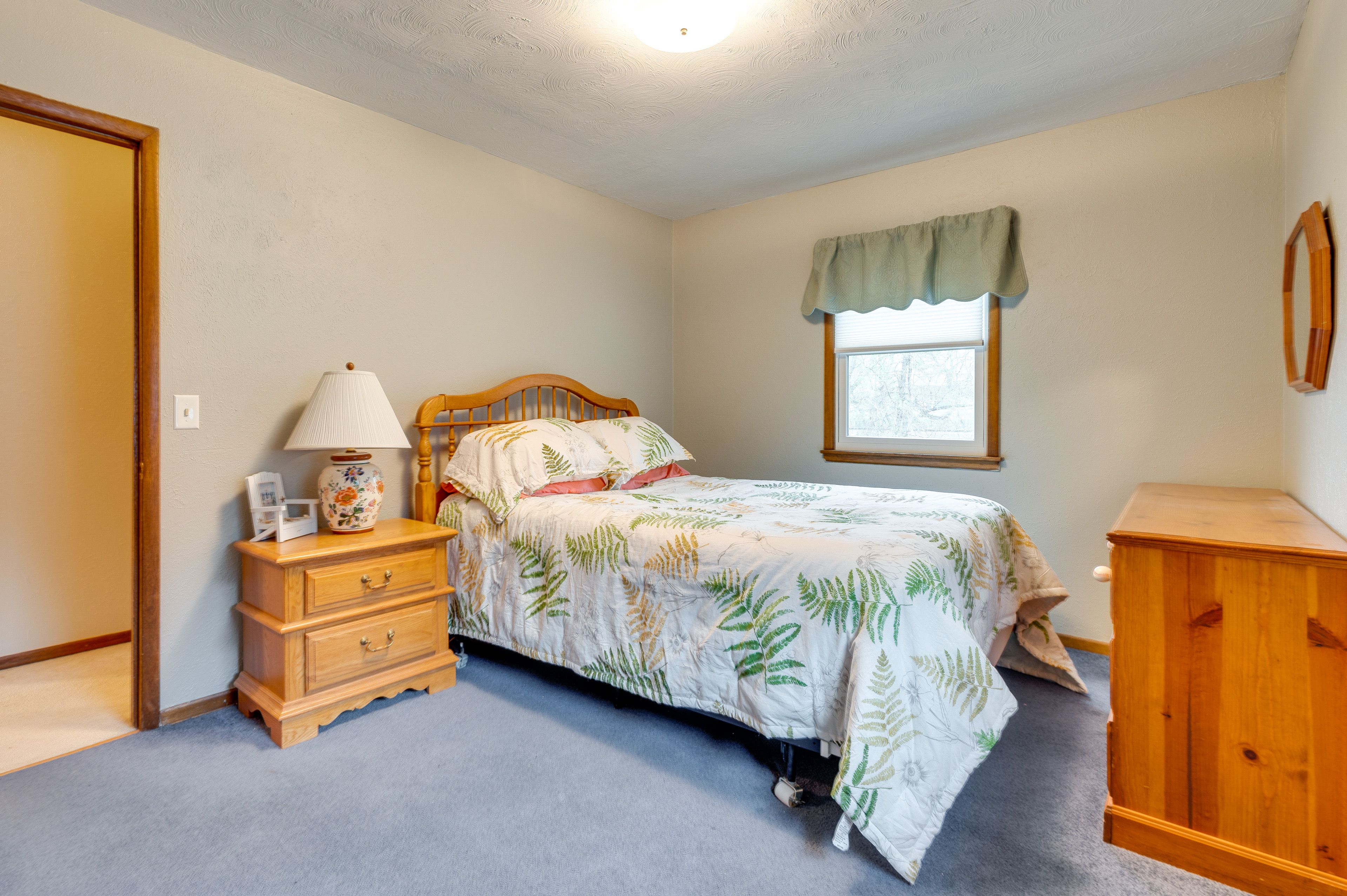 Bedroom 2 | Queen Bed