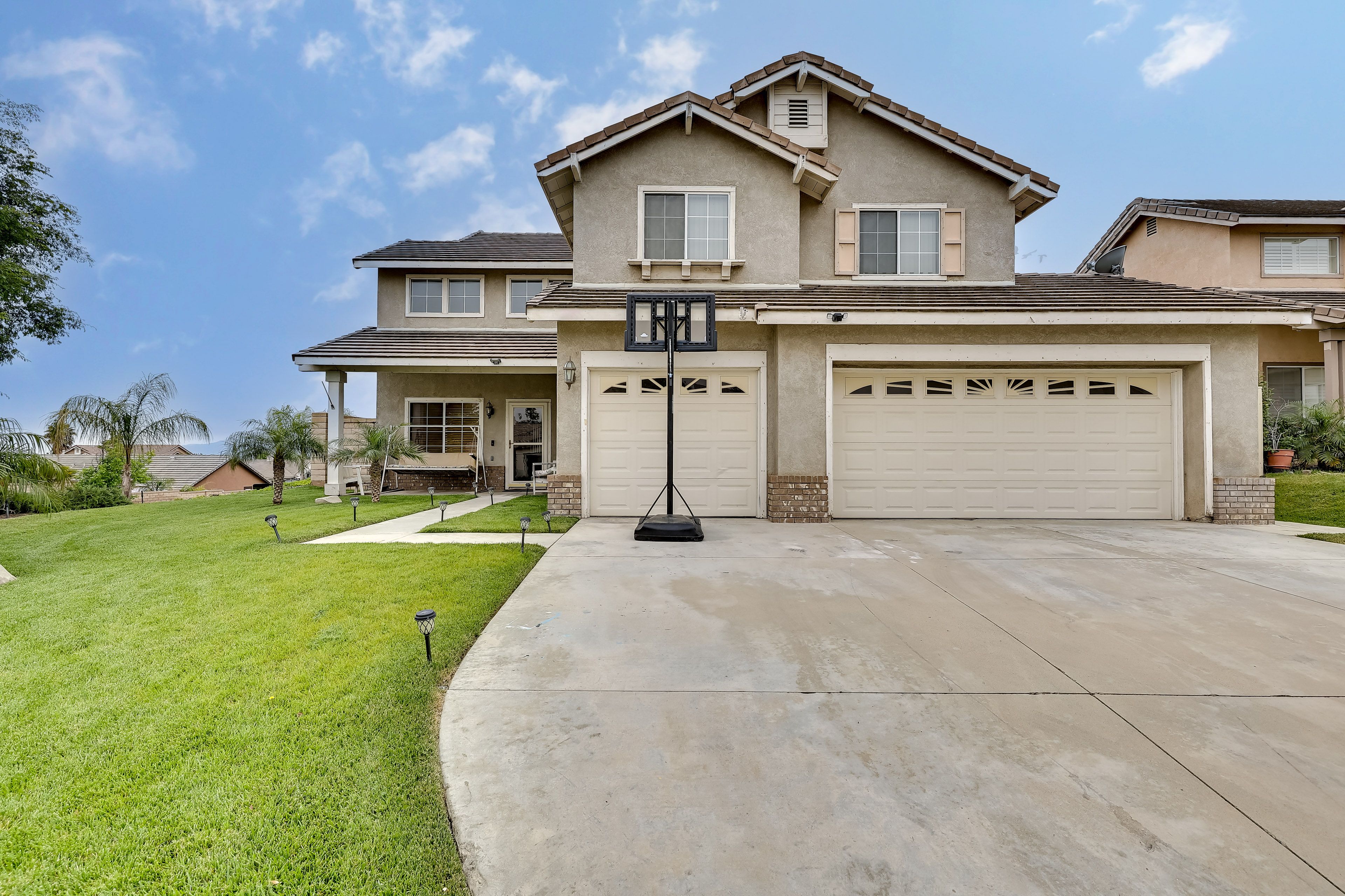 Parking | Driveway (3 Vehicles) | Free Street Parking | No Garage Access