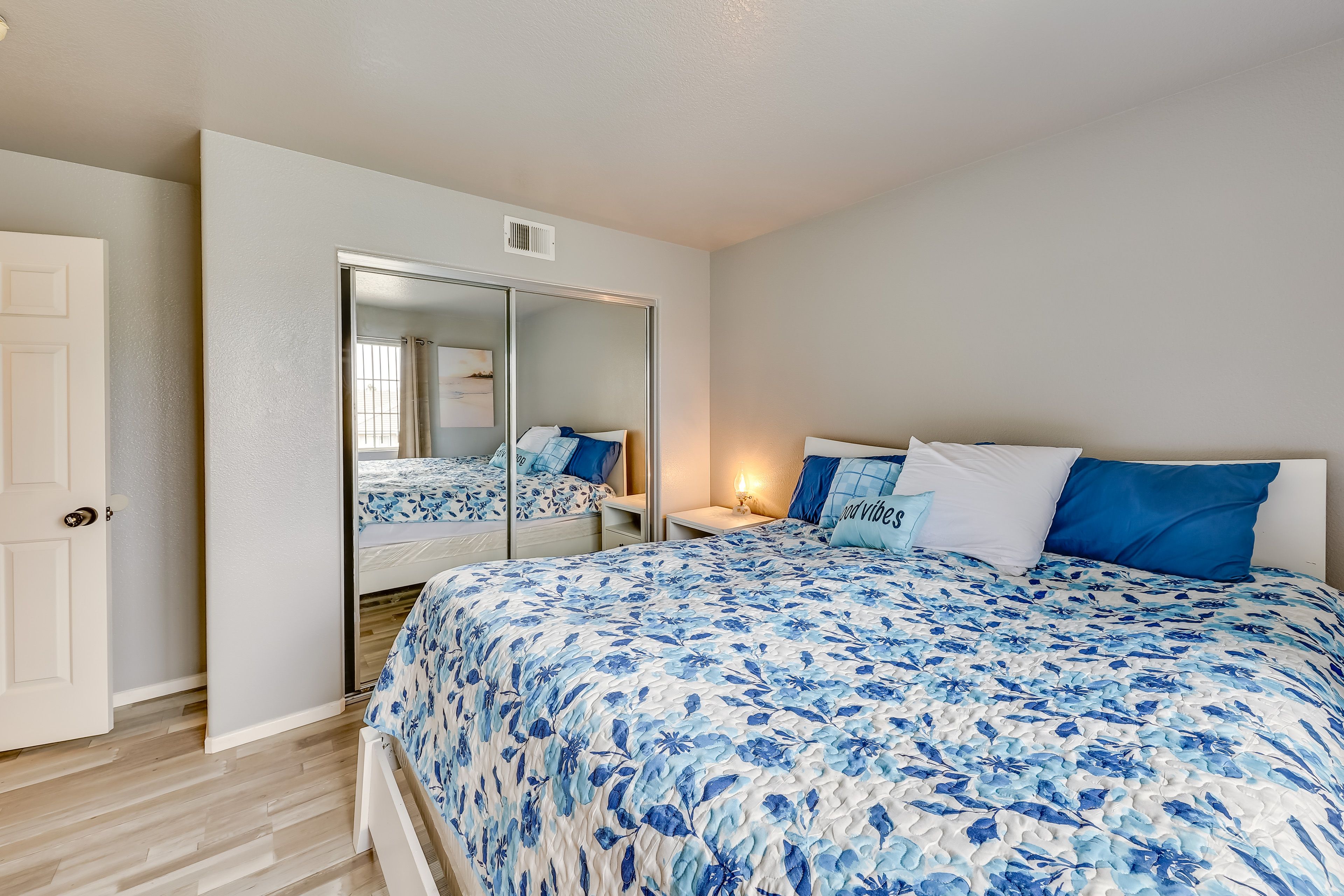 Bedroom 2 | King Bed
