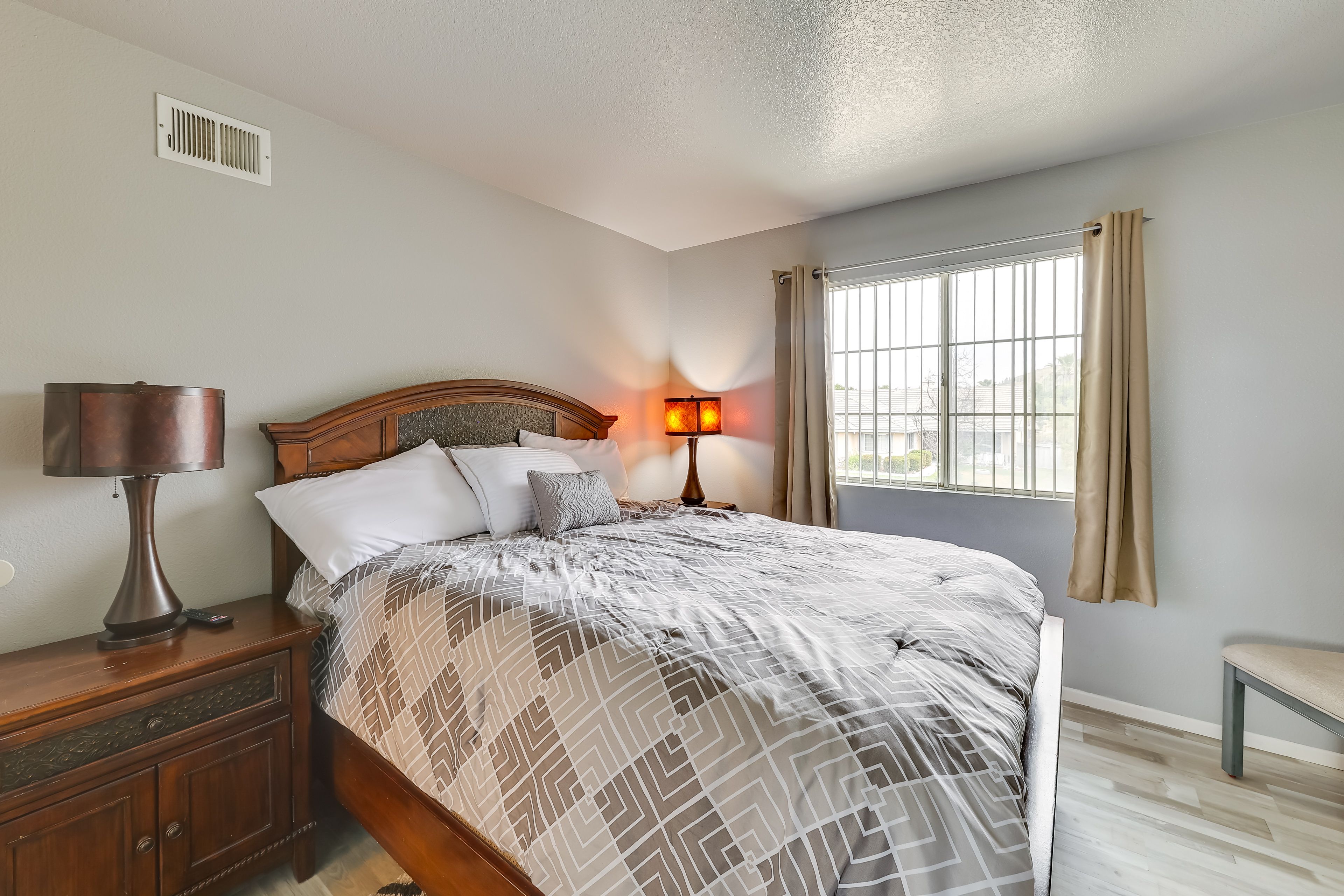 Bedroom 3 | Queen Bed