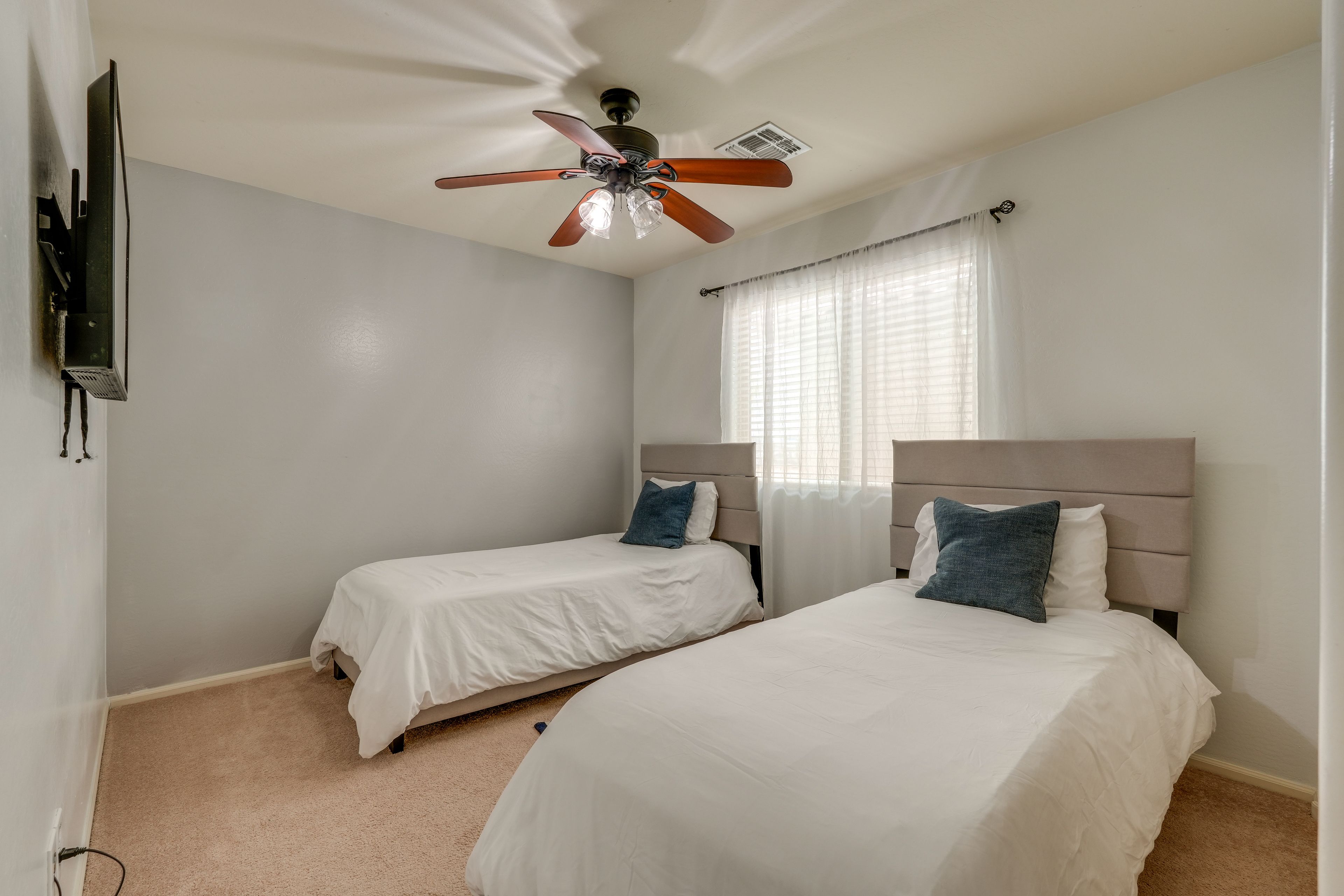 Bedroom 3 | 2 Twin Beds