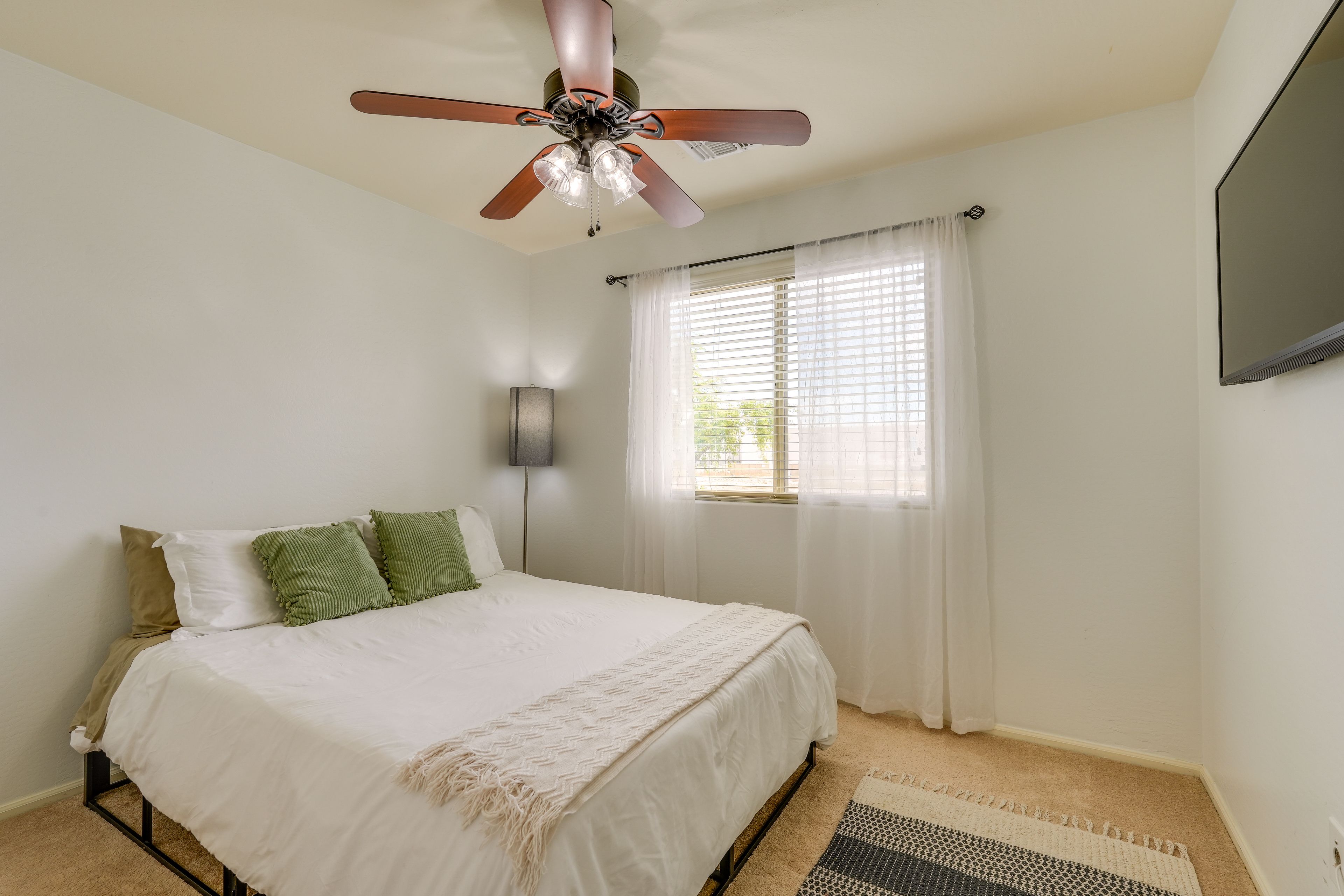 Bedroom 2 | Queen Bed