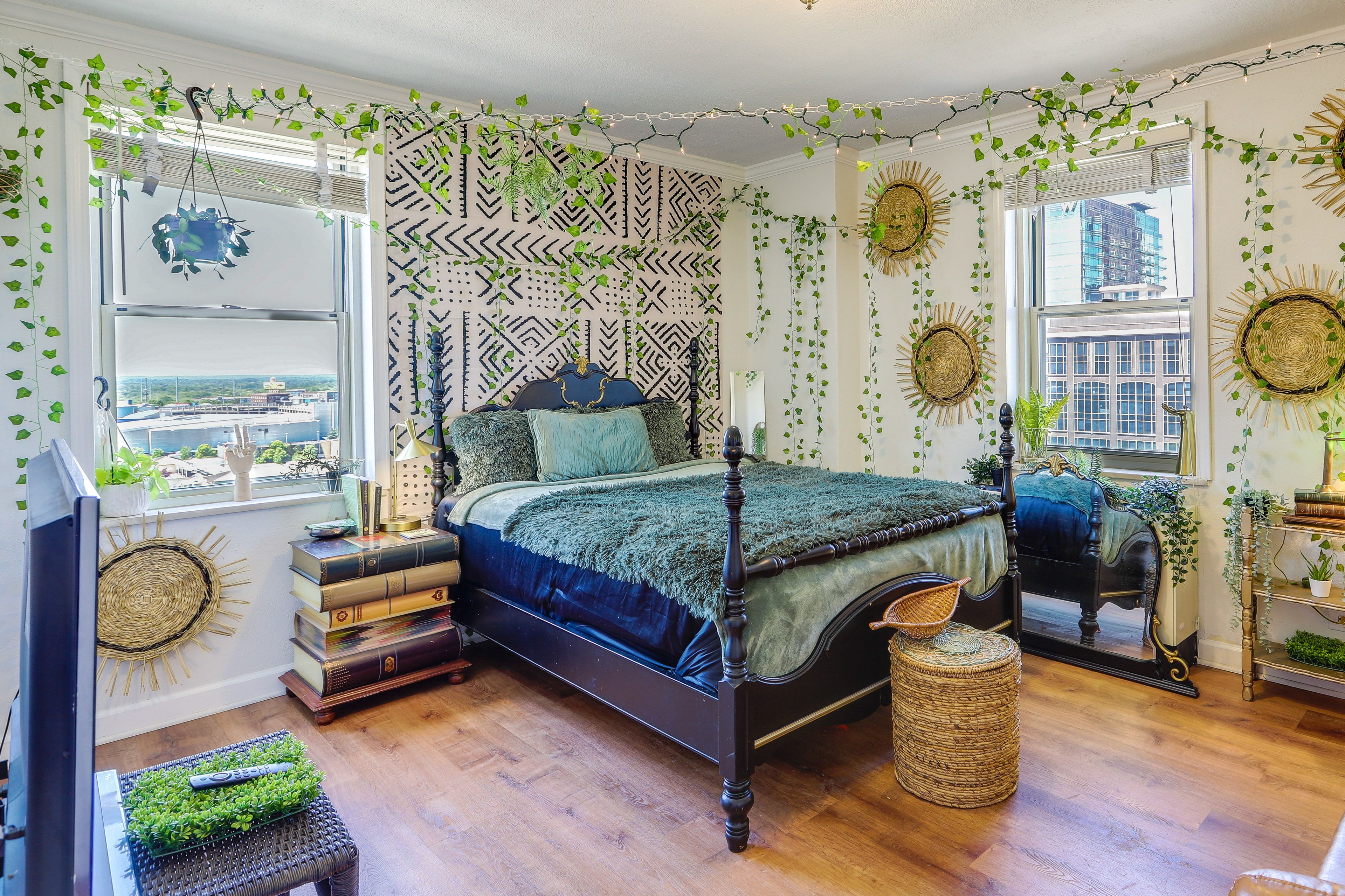 Bedroom | Full Bed | Futon