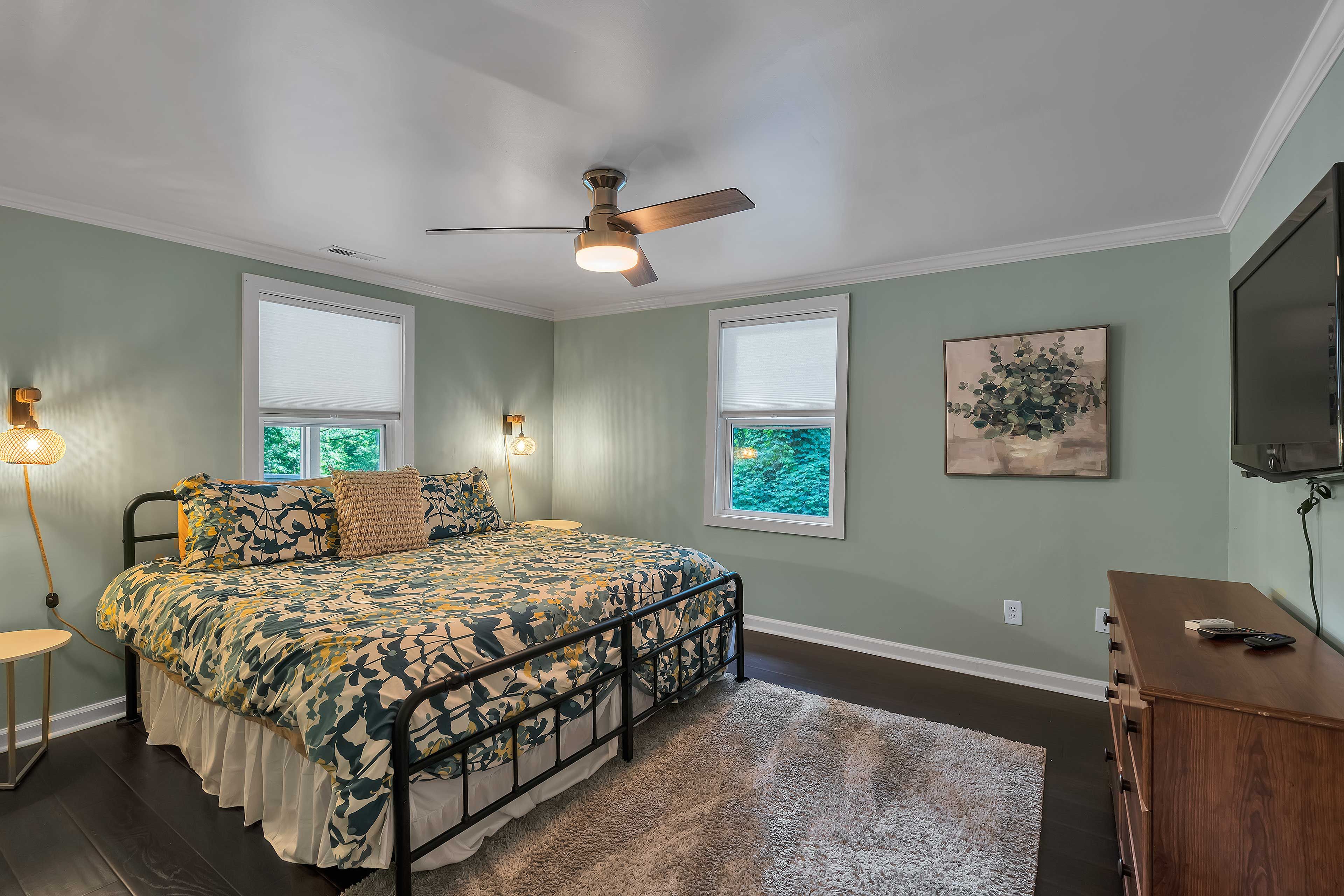 Bedroom 1 | King Bed | Smart TV | Linens Provided