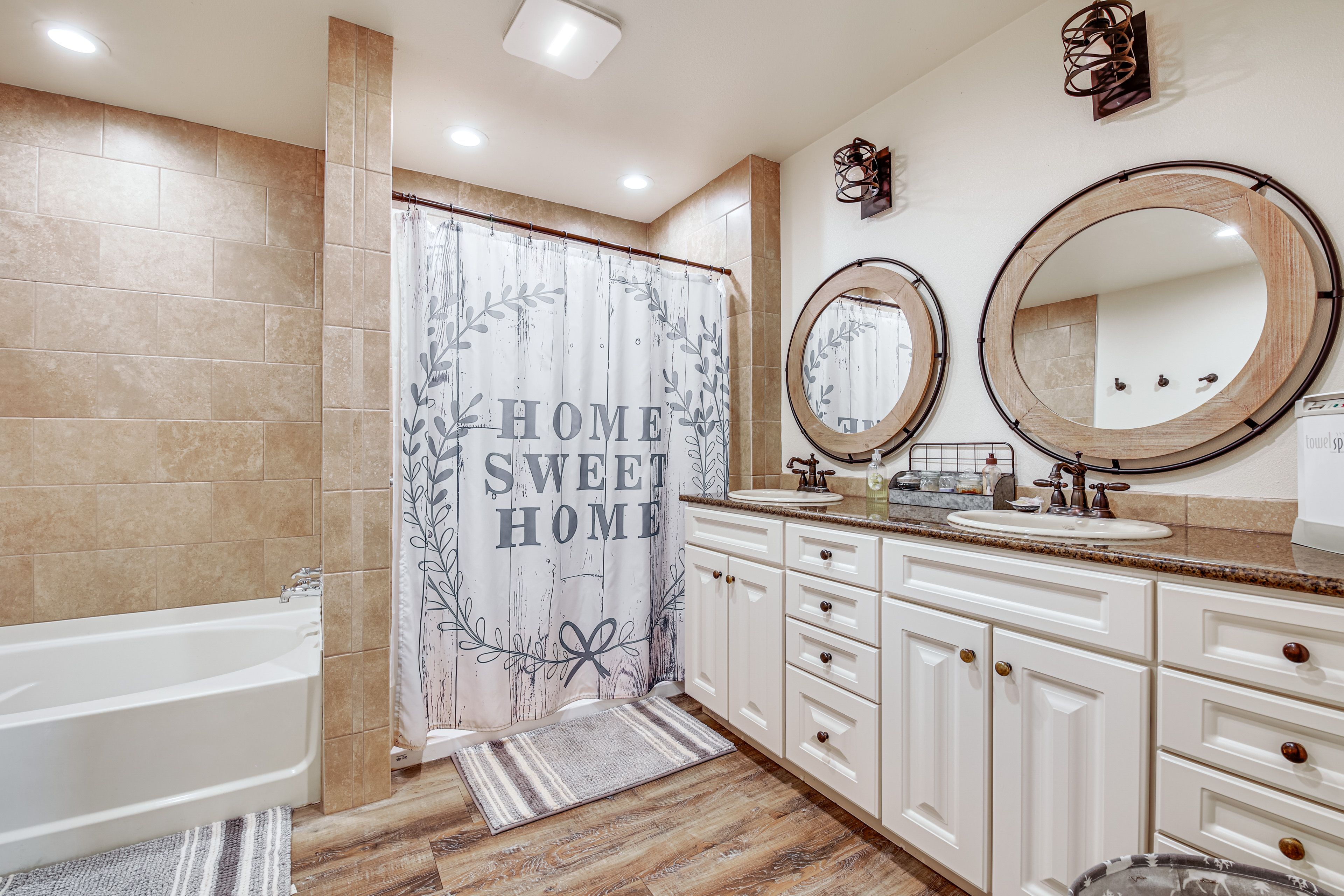 Full Bathroom | 2nd Floor