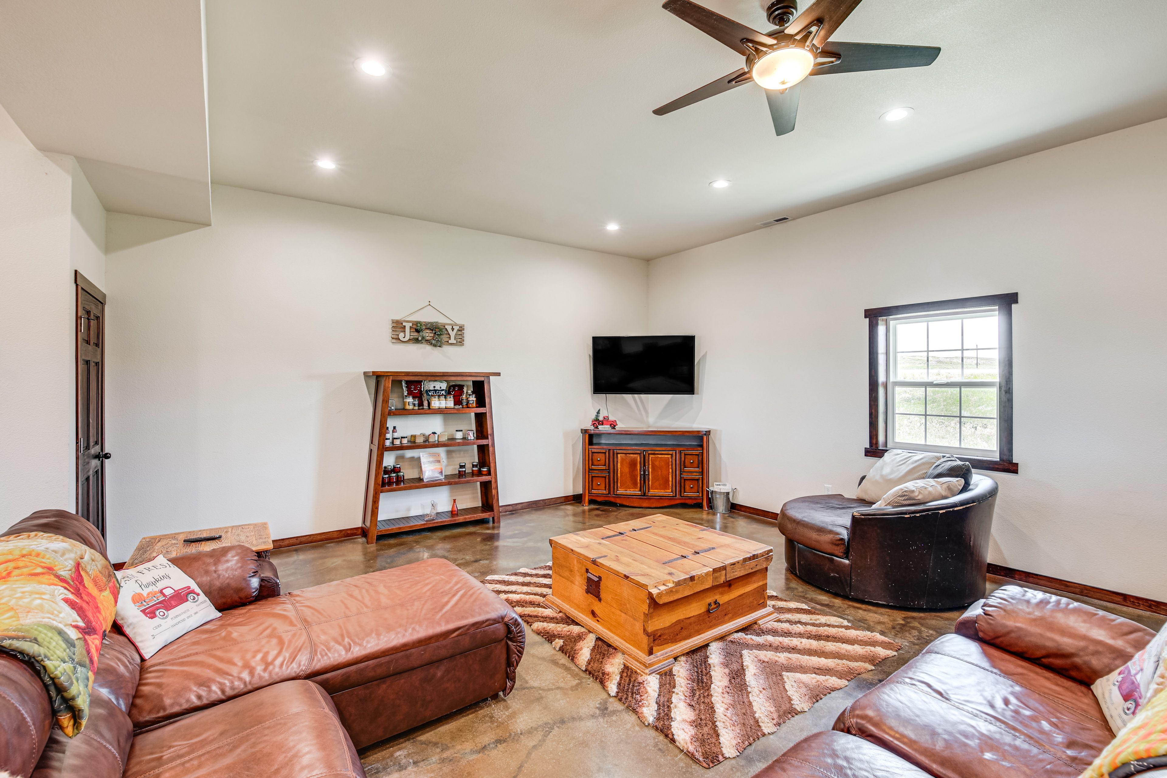 Living Room | 1st Floor | Central A/C & Heating | 2 Twin Rollaway Beds 70/80