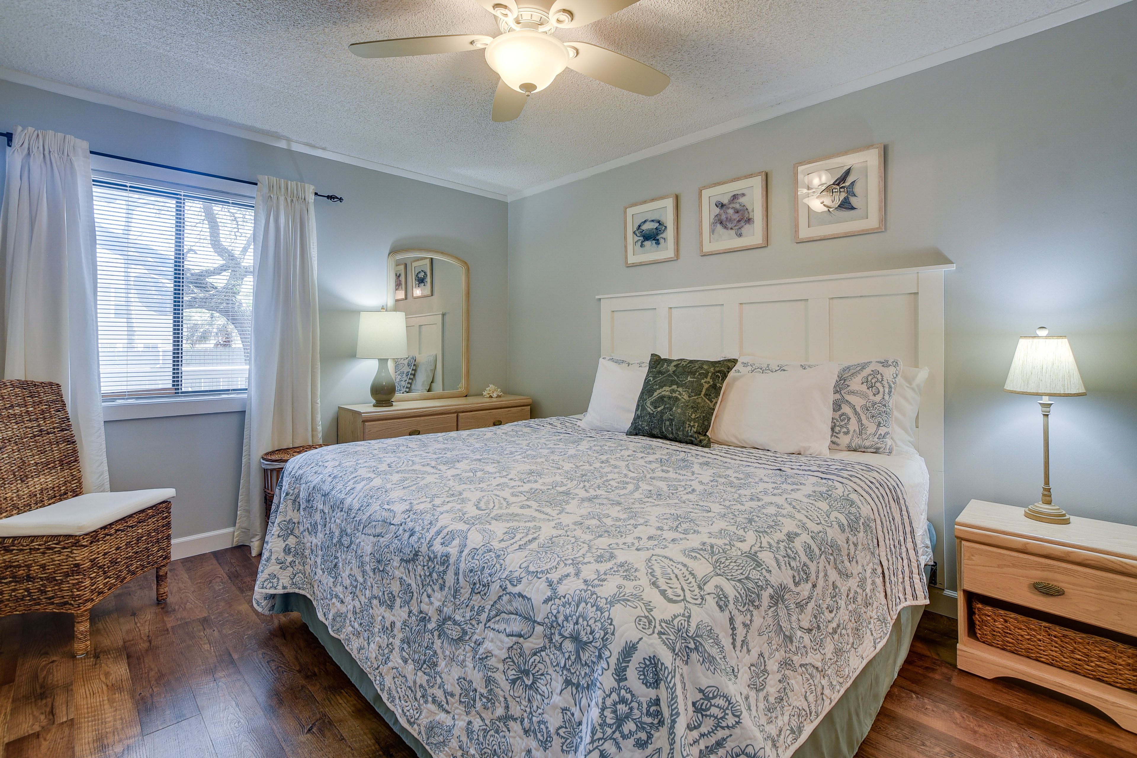 Bedroom | King Bed | En-Suite Bathroom | Flat-Screen TV