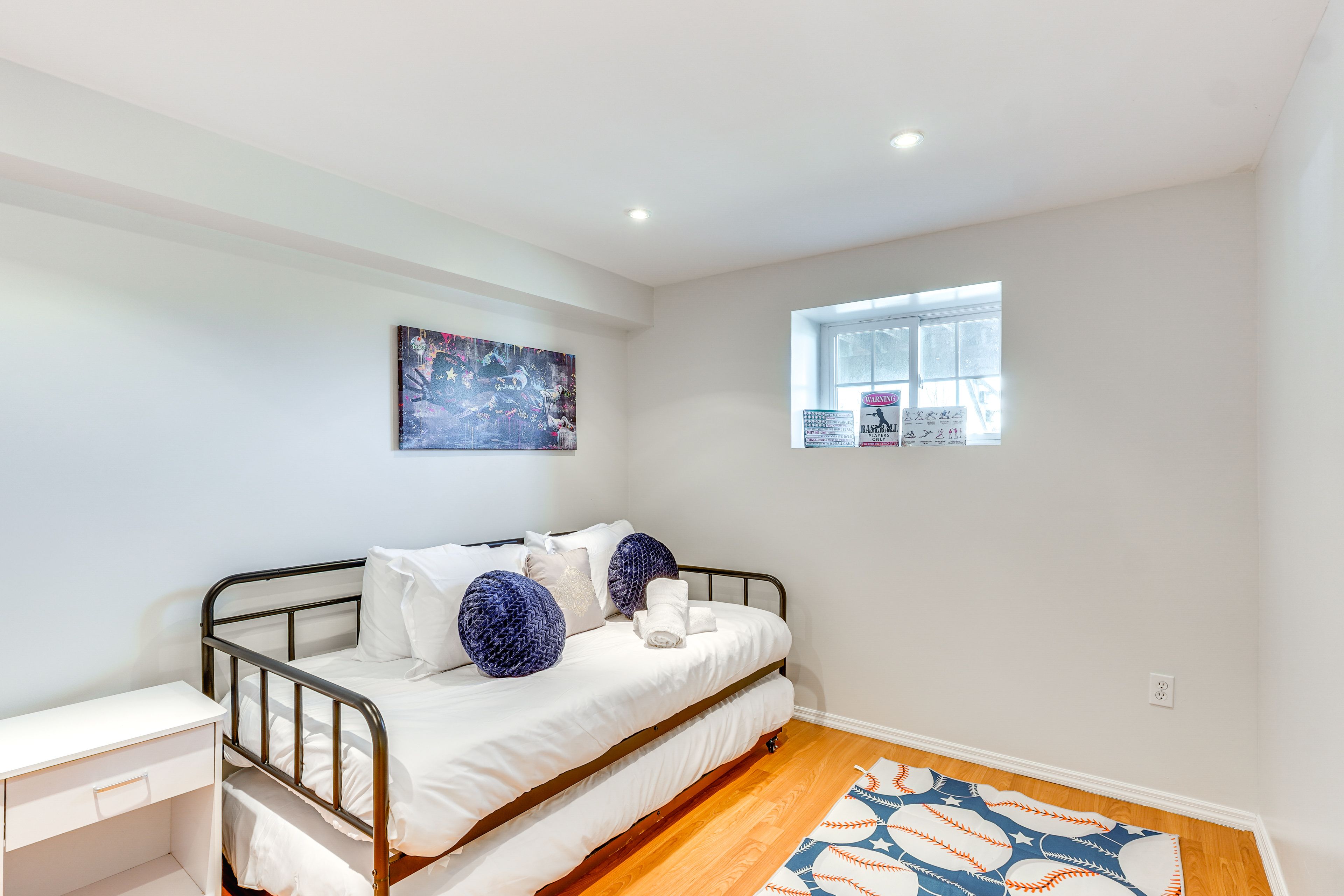 Bedroom 6 | Twin Daybed w/ Twin Trundle