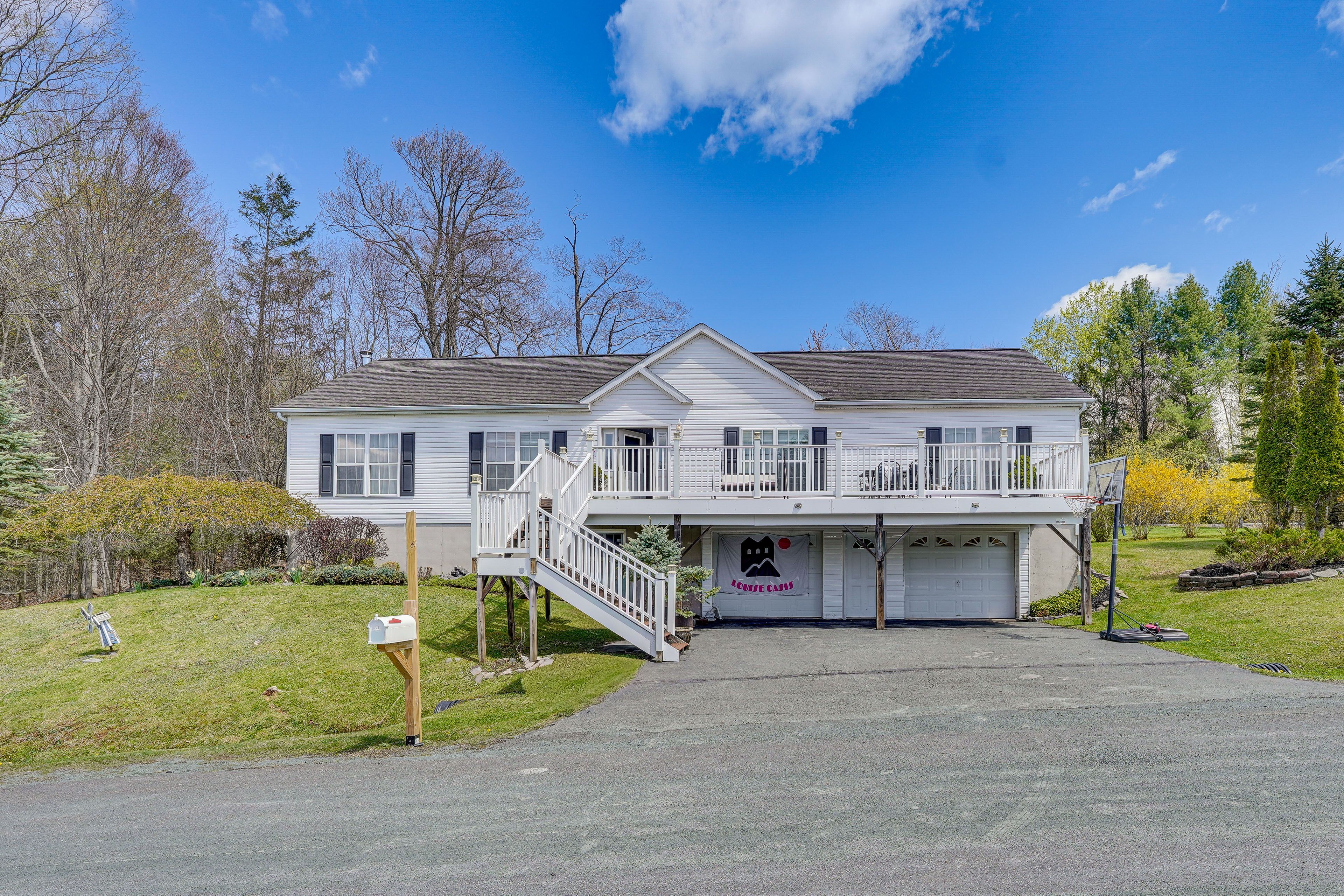 Parking | Driveway (3 Vehicles) | RV/Trailer Parking | Street Parking