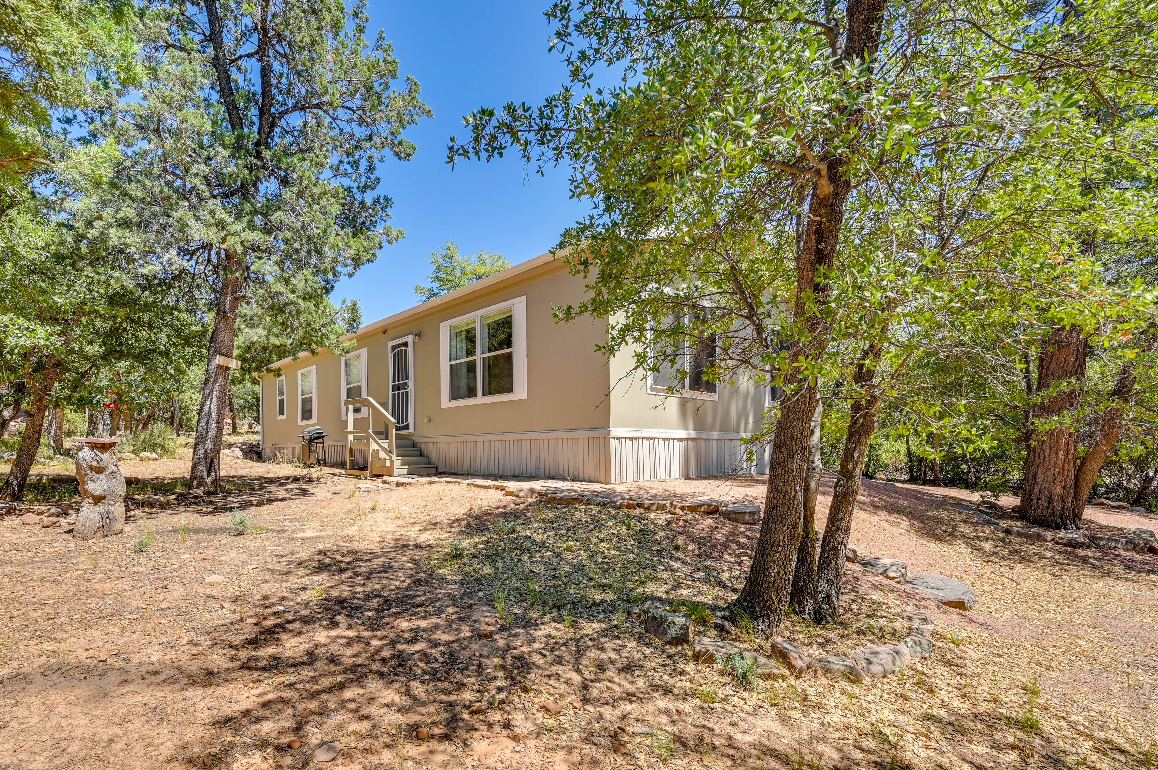 Pine Vacation Rental | 3BR | 2BA | 1,213 Sq Ft | 5 Steps Required to Enter