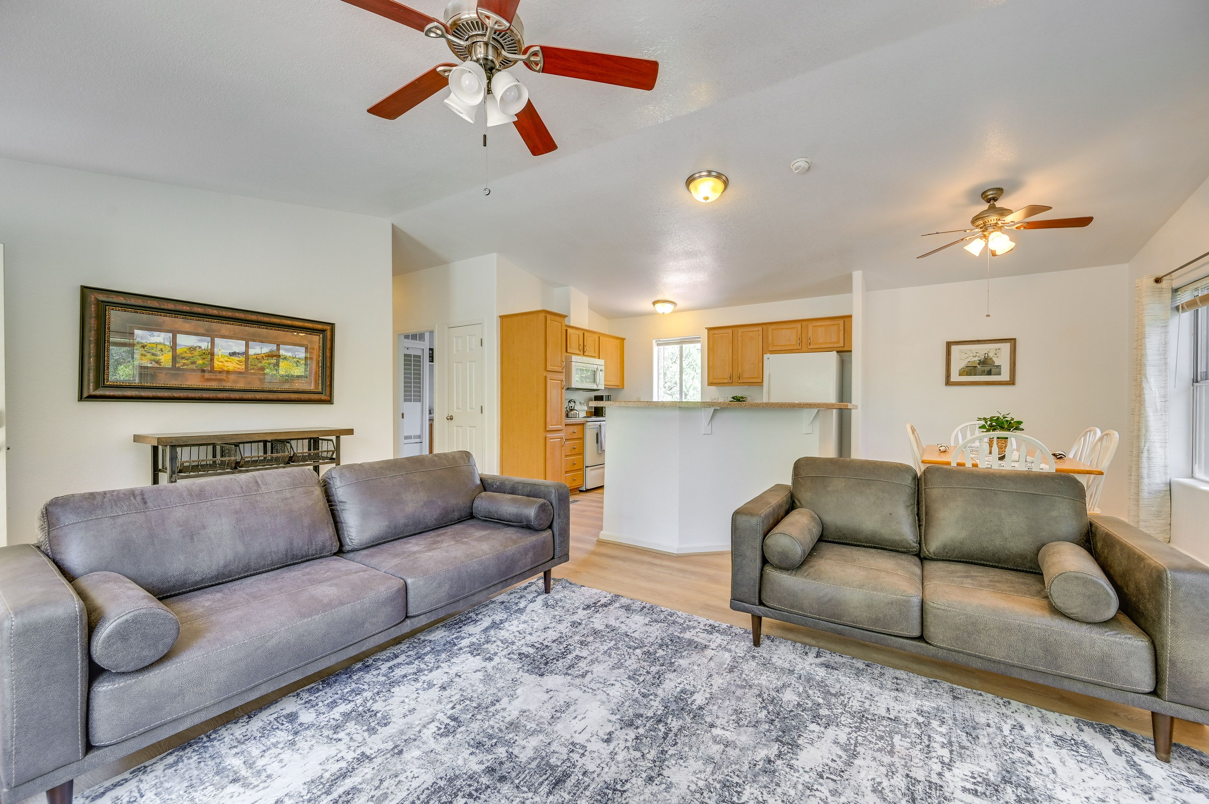 Living Room | Free WiFi | Central Air Conditioning