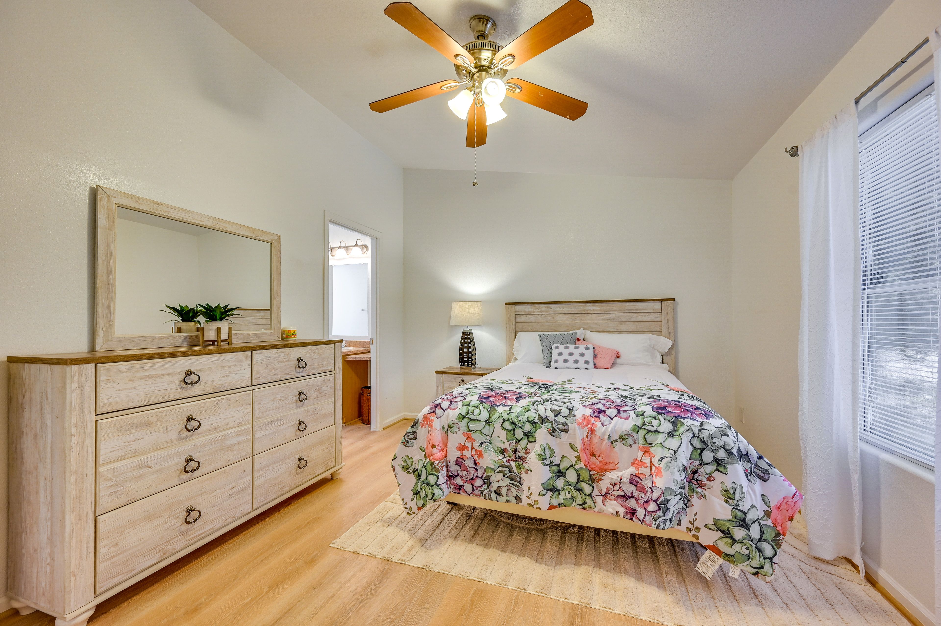 Bedroom 1 | Queen Bed | En-Suite Bathroom