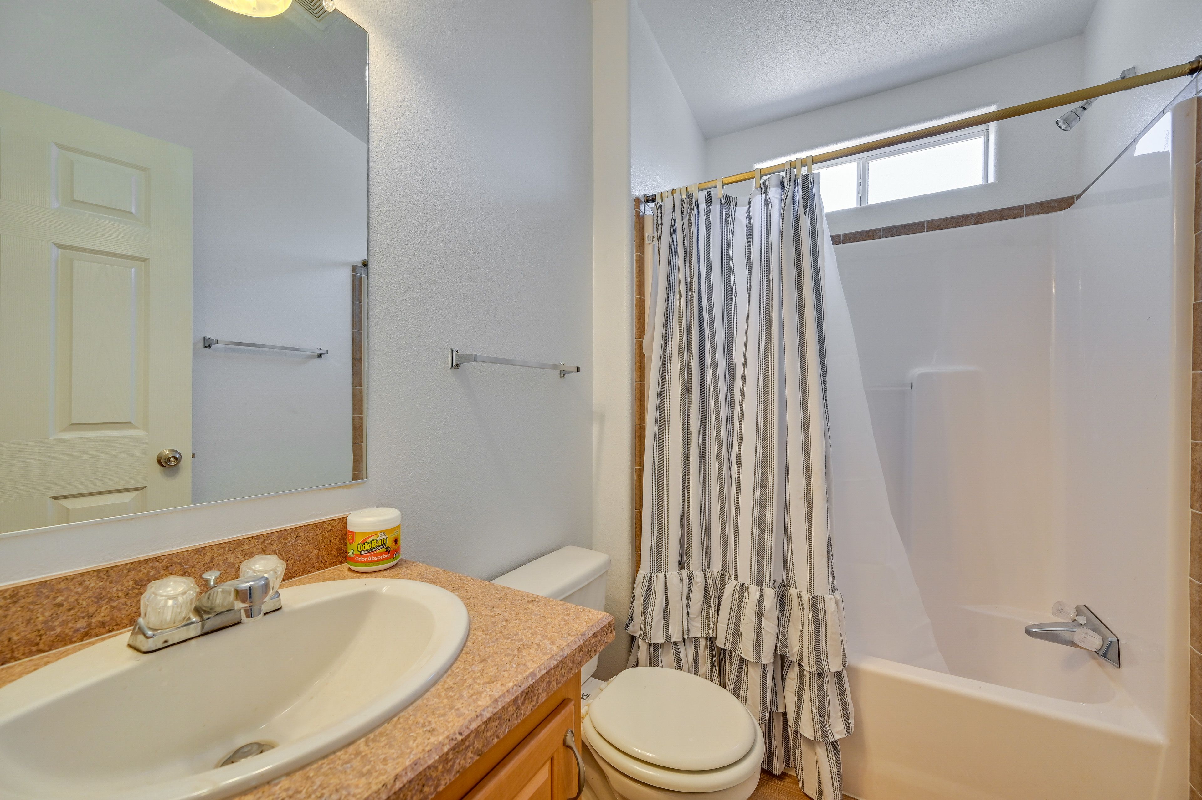 Full Bathroom | Shower/Tub Combo