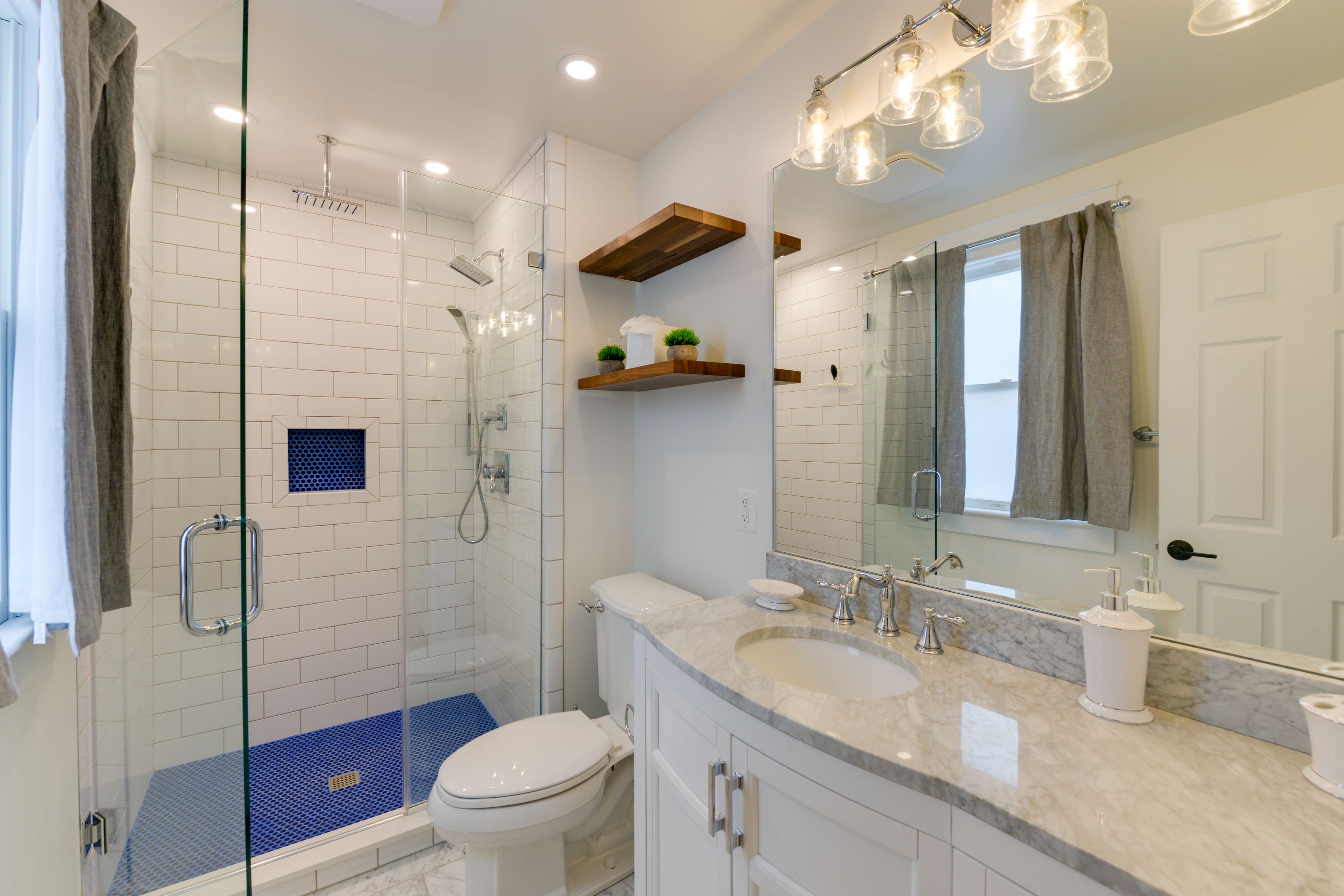 En-Suite Bathroom | Walk-In Shower | Towels Provided