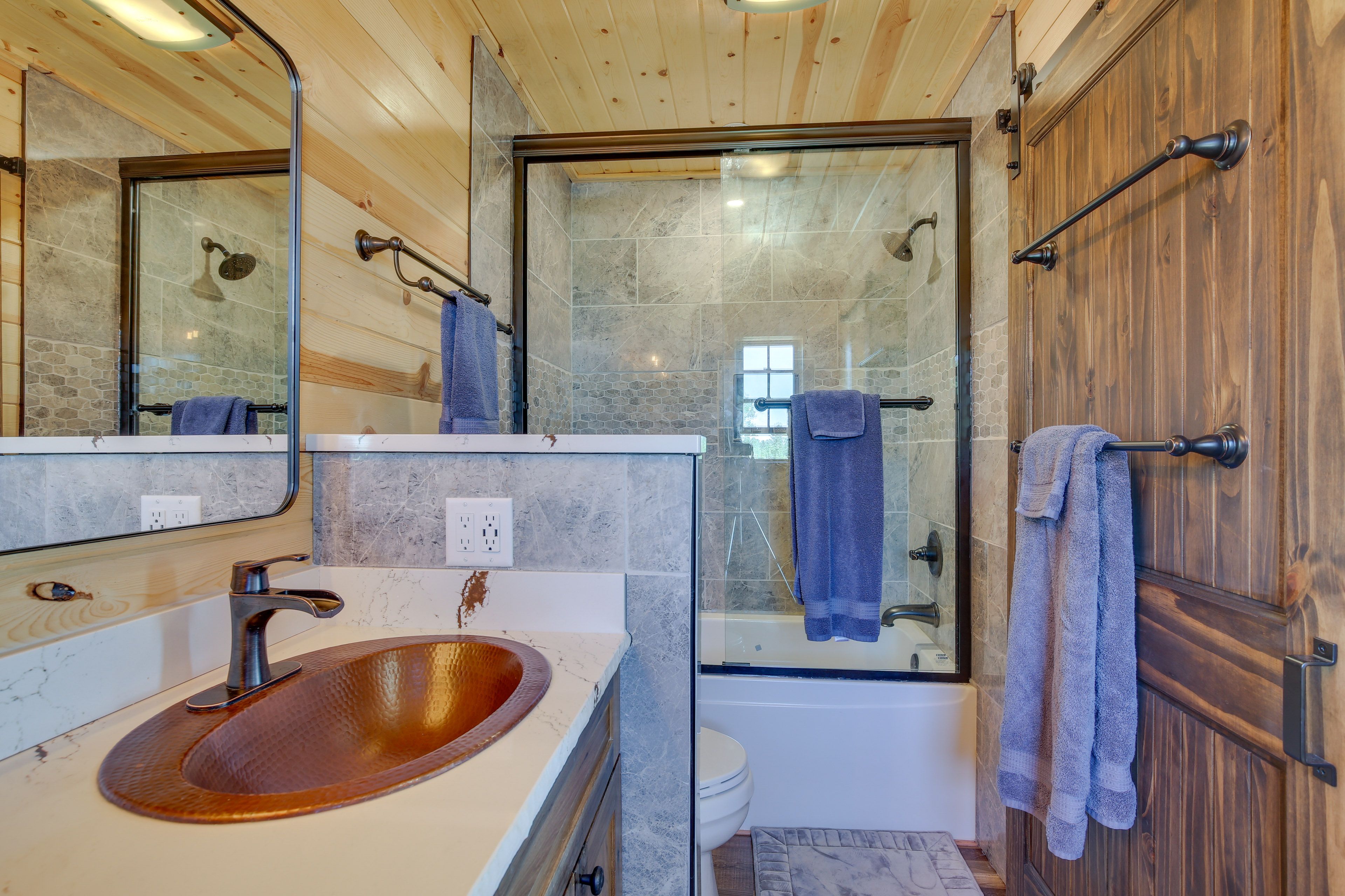 Full Bathroom | Double Sinks | Complimentary Toiletries