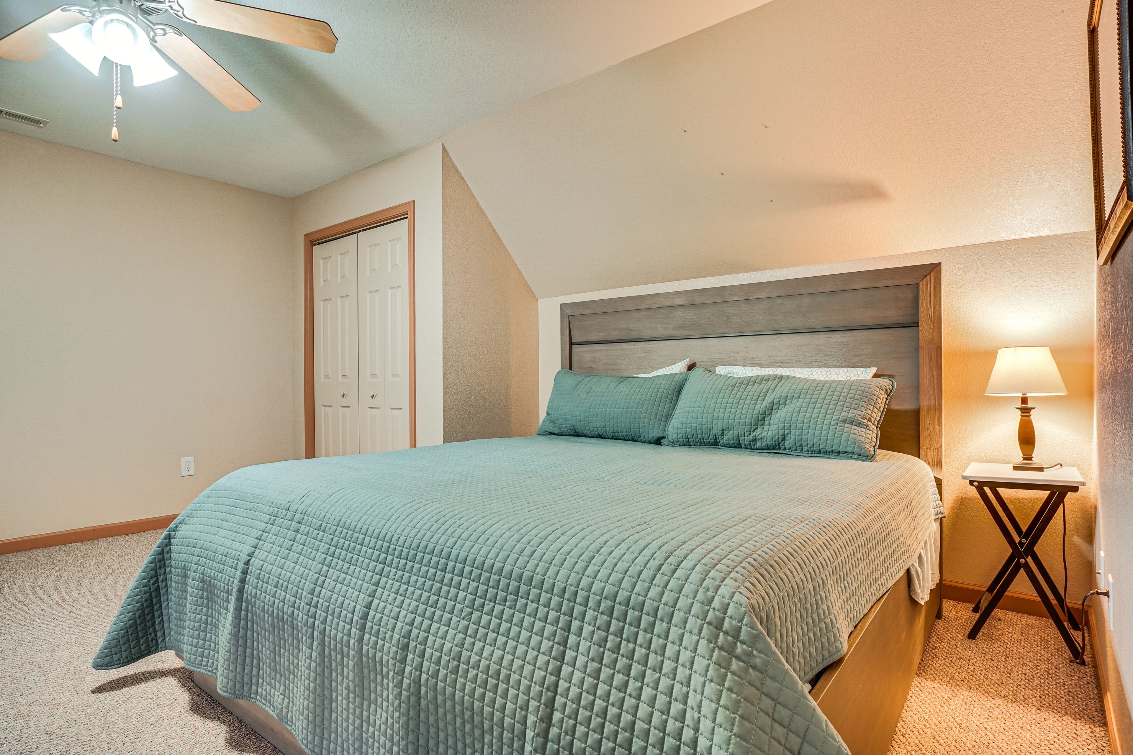 Bedroom 2 | King Bed | Smart TV | Upper Floor
