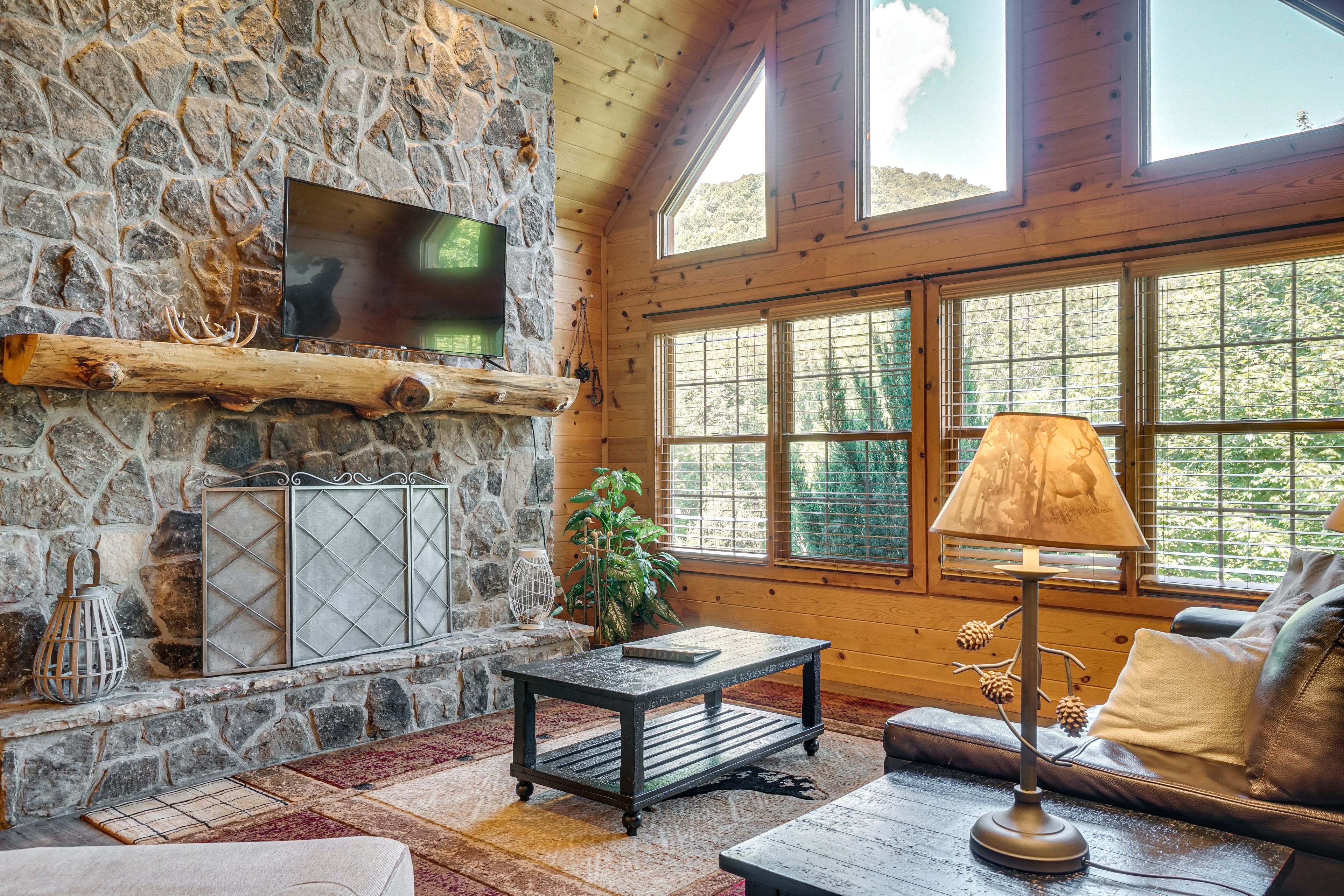 Living Room | Free WiFi | Central Heating & A/C | Smart TV | Main Floor