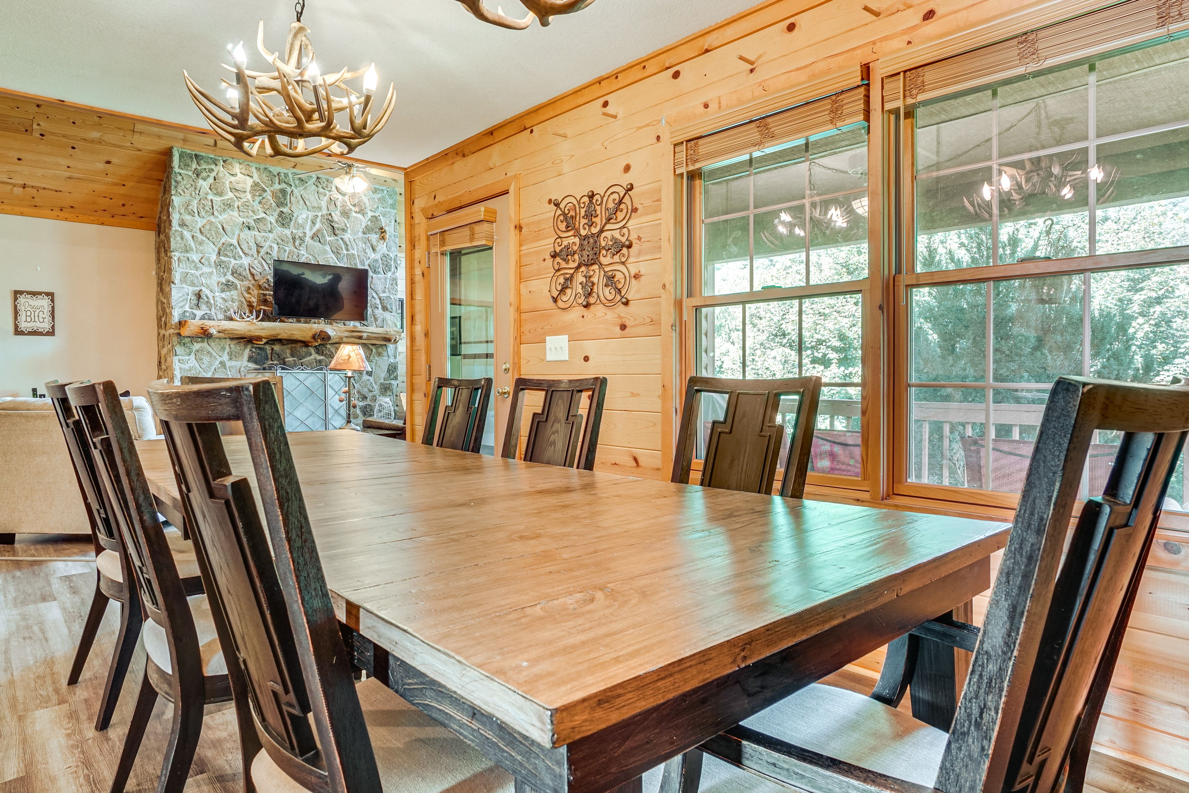 Dining Area | Dishware/Flatware Provided | Main Floor