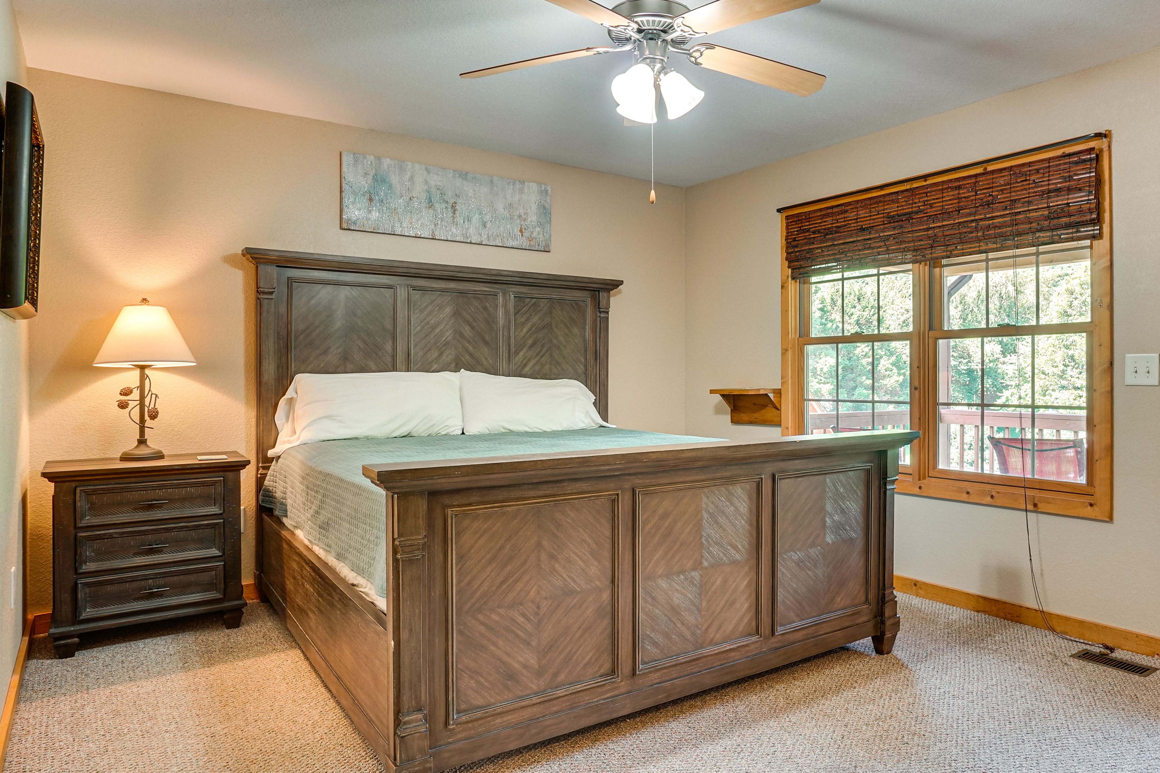 Bedroom 1 | King Bed | Smart TV | Main Floor | En-Suite Deck