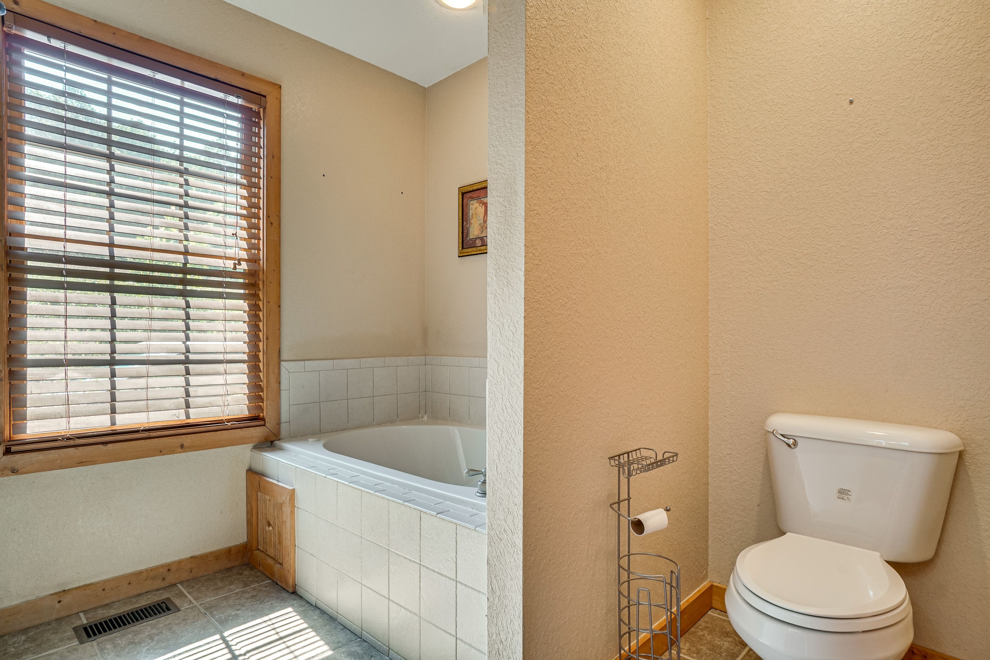 Bathroom | Main Floor