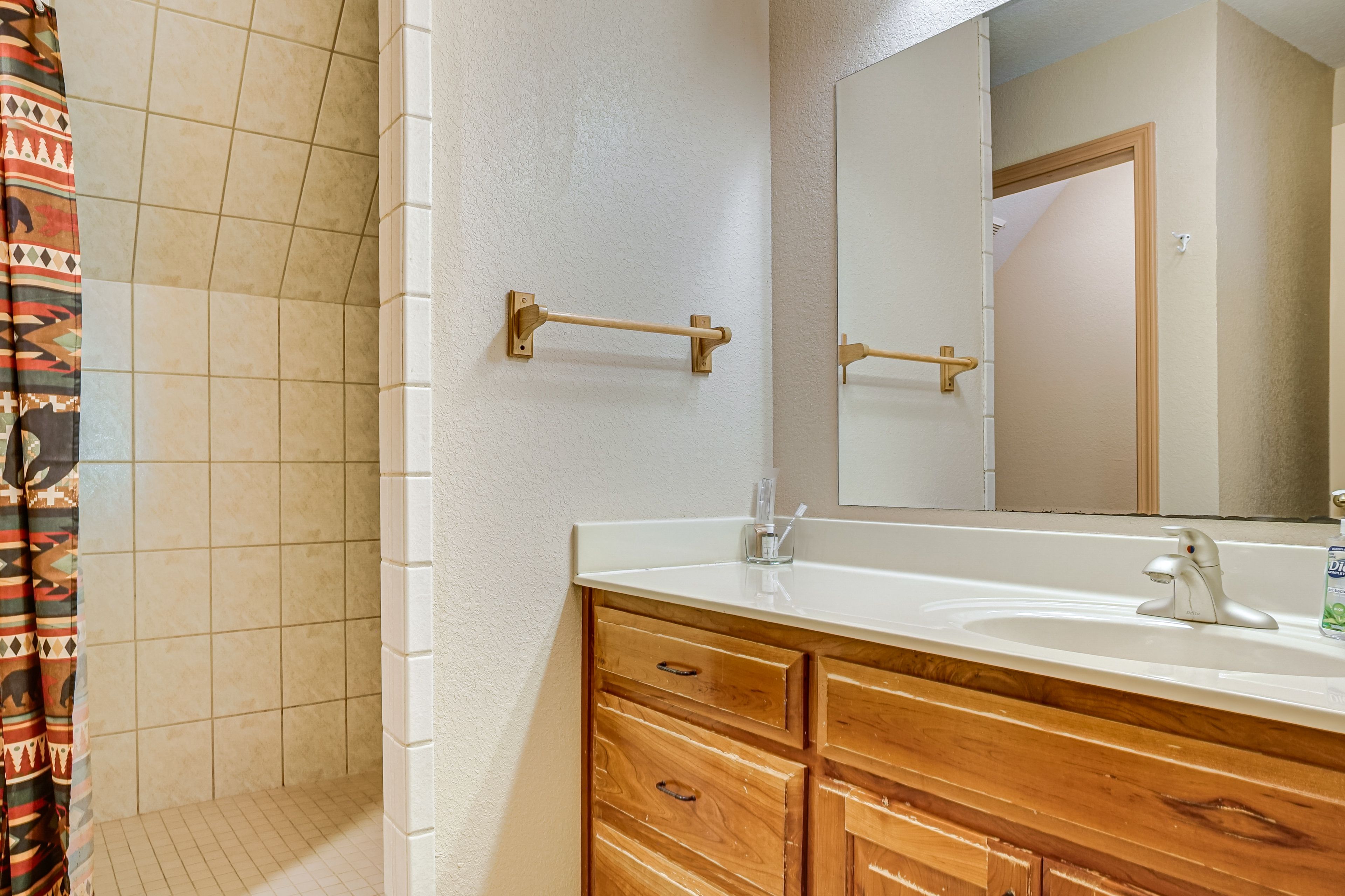 Bathroom | Upper Foor