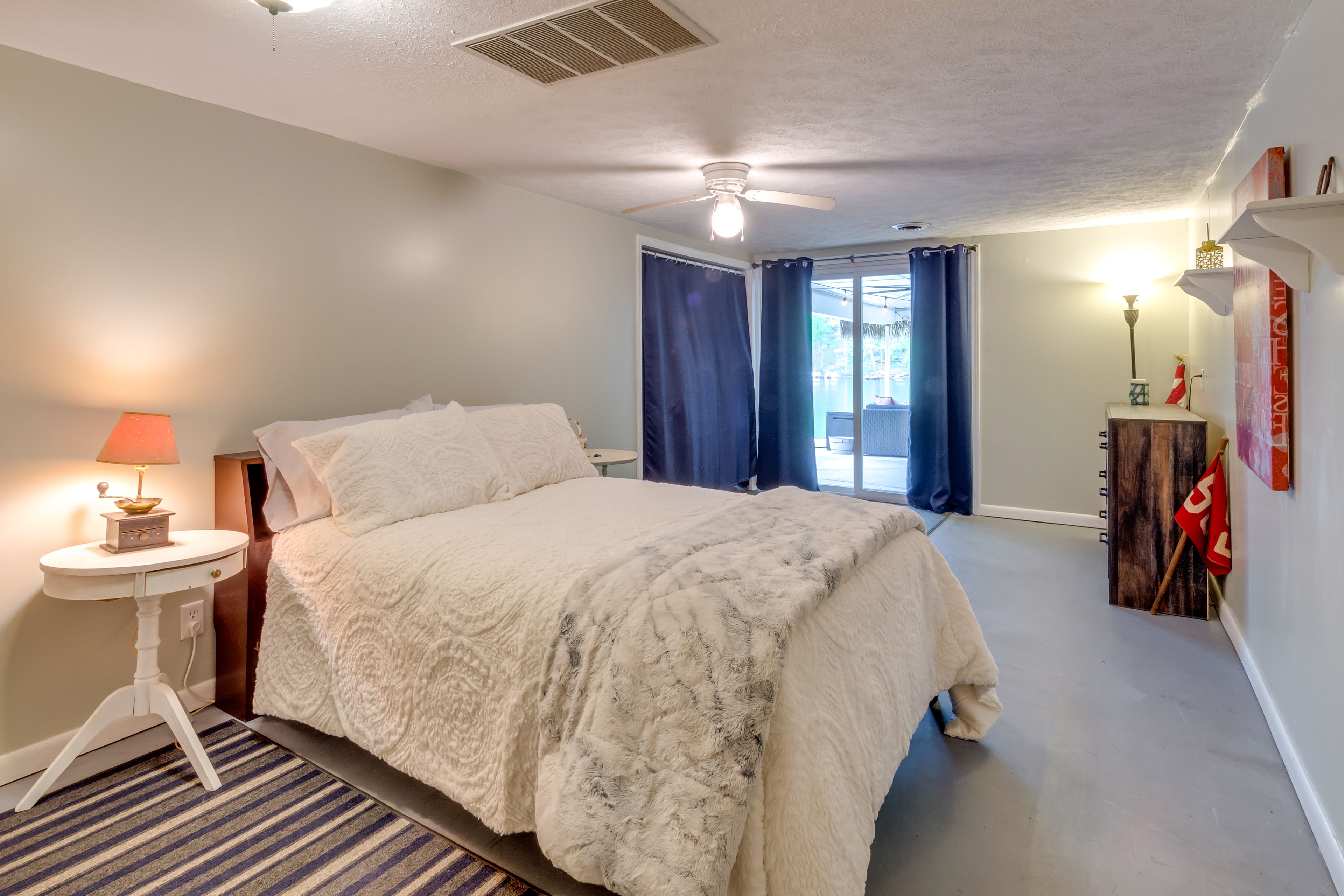 Bedroom 3 | Queen Bed