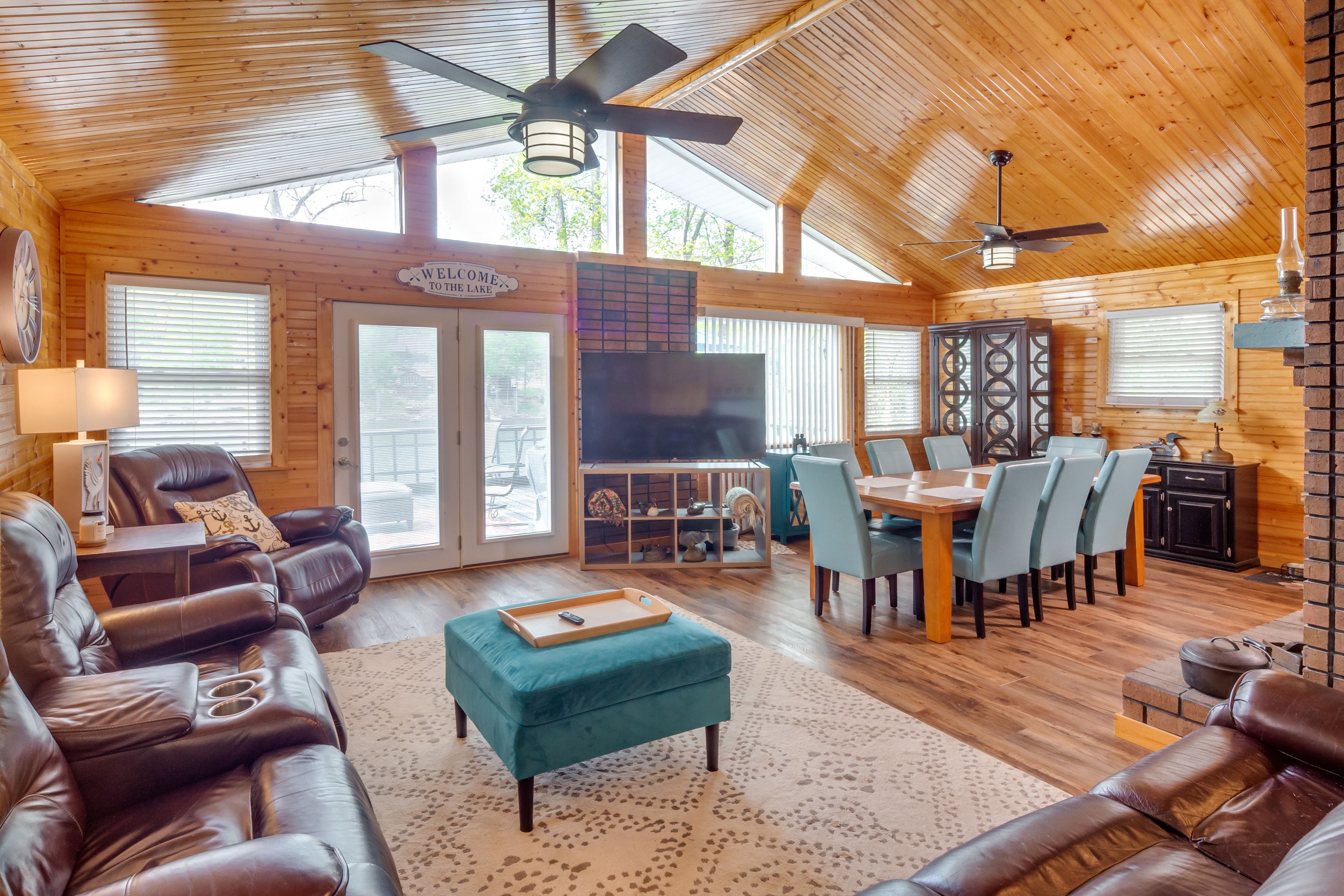 Living Room | Free WiFi | Central A/C