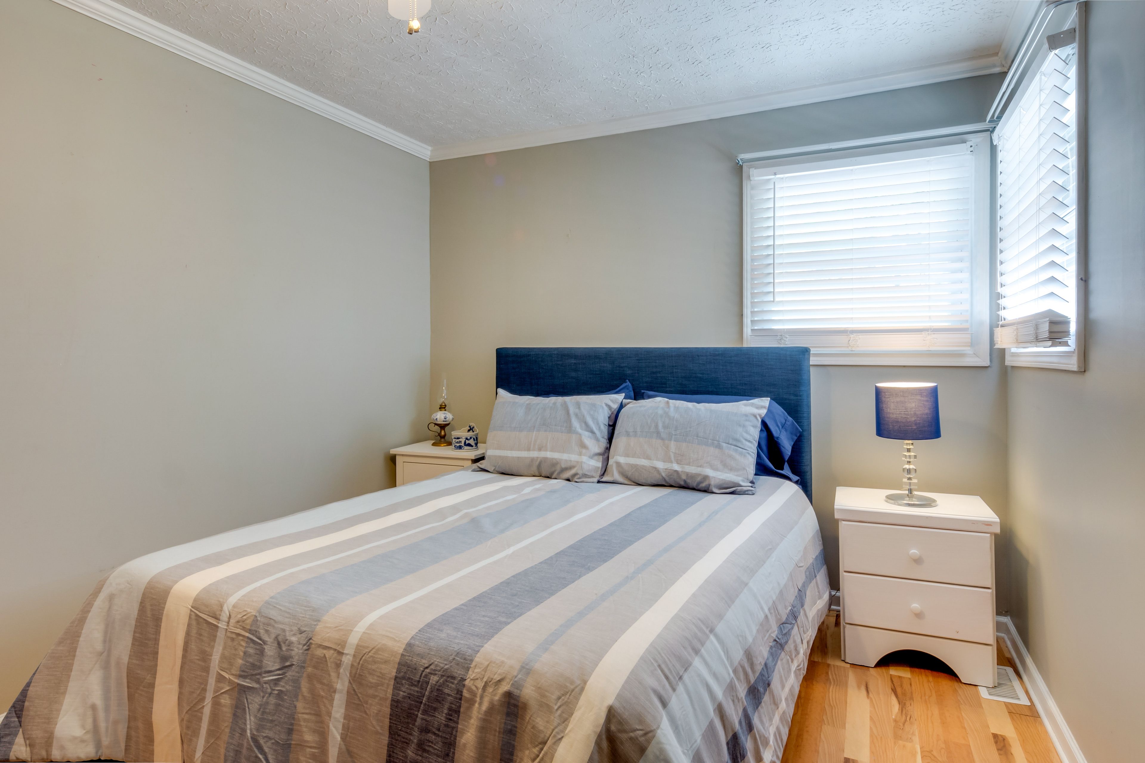 Bedroom 2 | Full Bed | Smart TV
