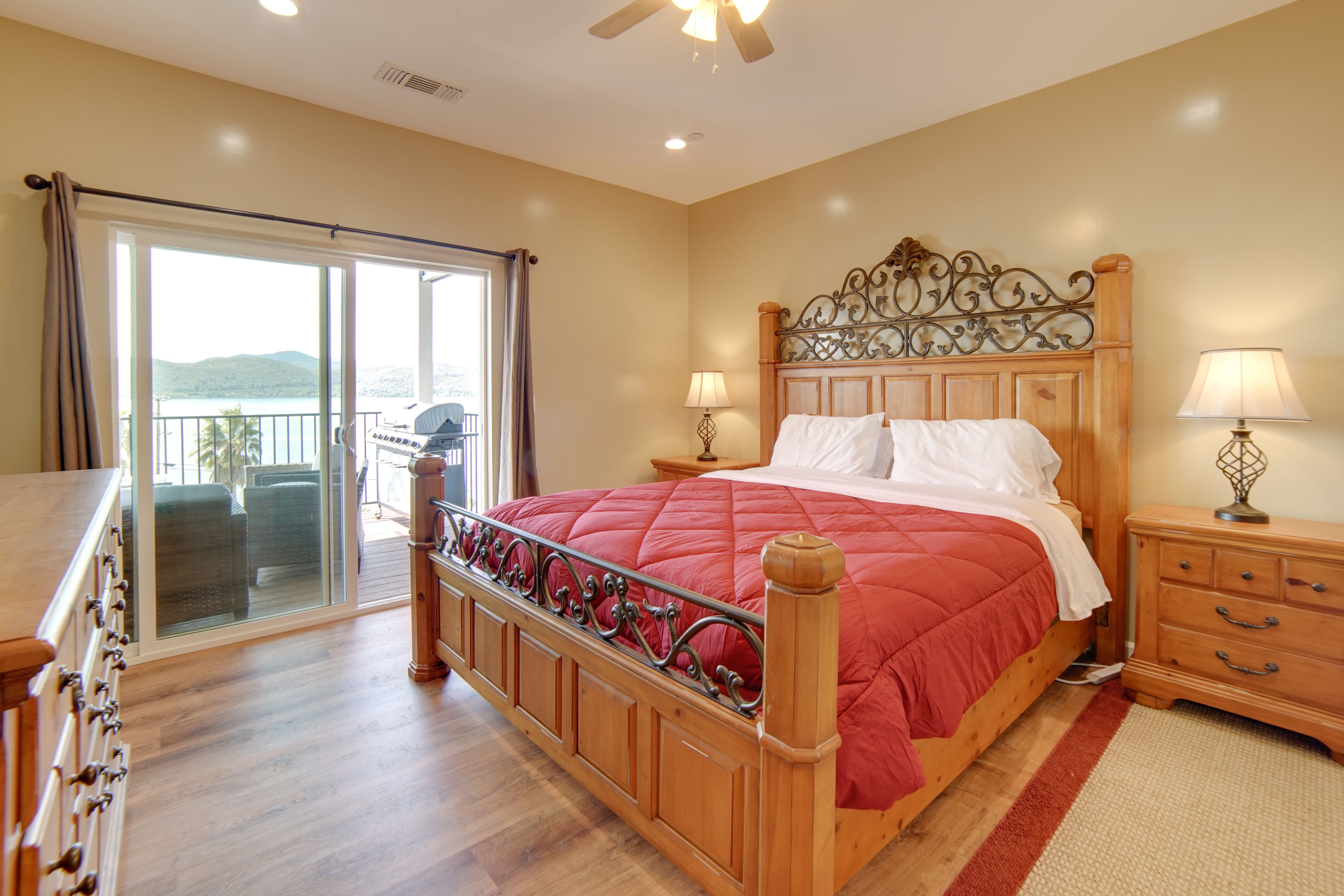 Bedroom 1 | California King Bed | En-Suite Bathroom