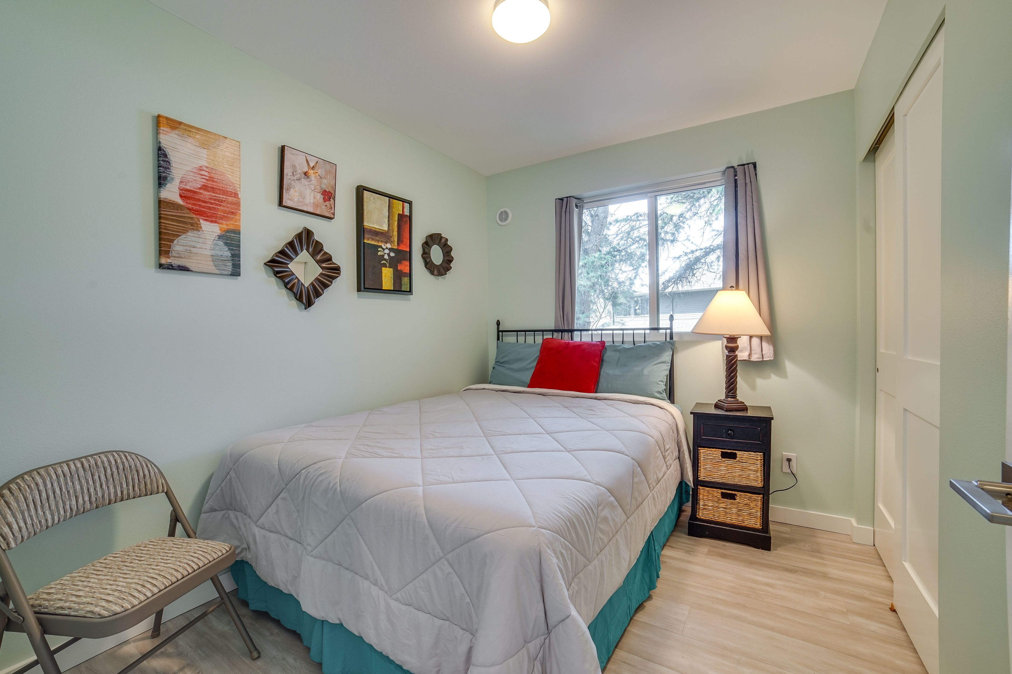 Bedroom 3 | Queen Bed