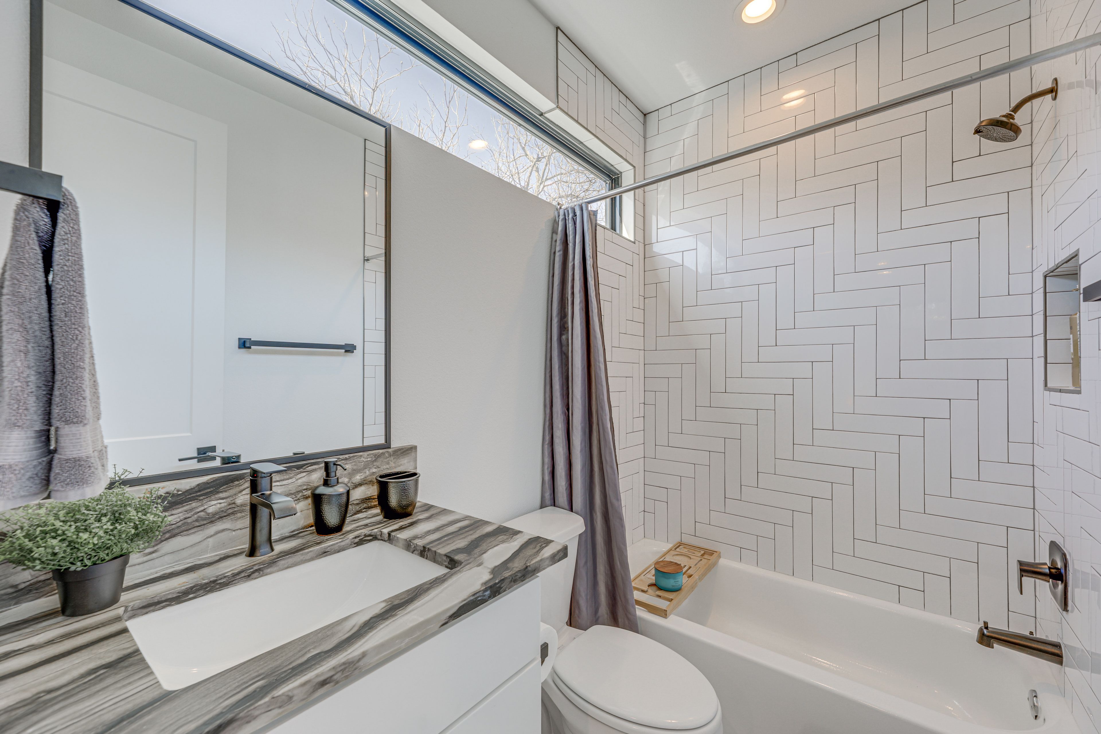 En-Suite Bathroom | 2nd Floor