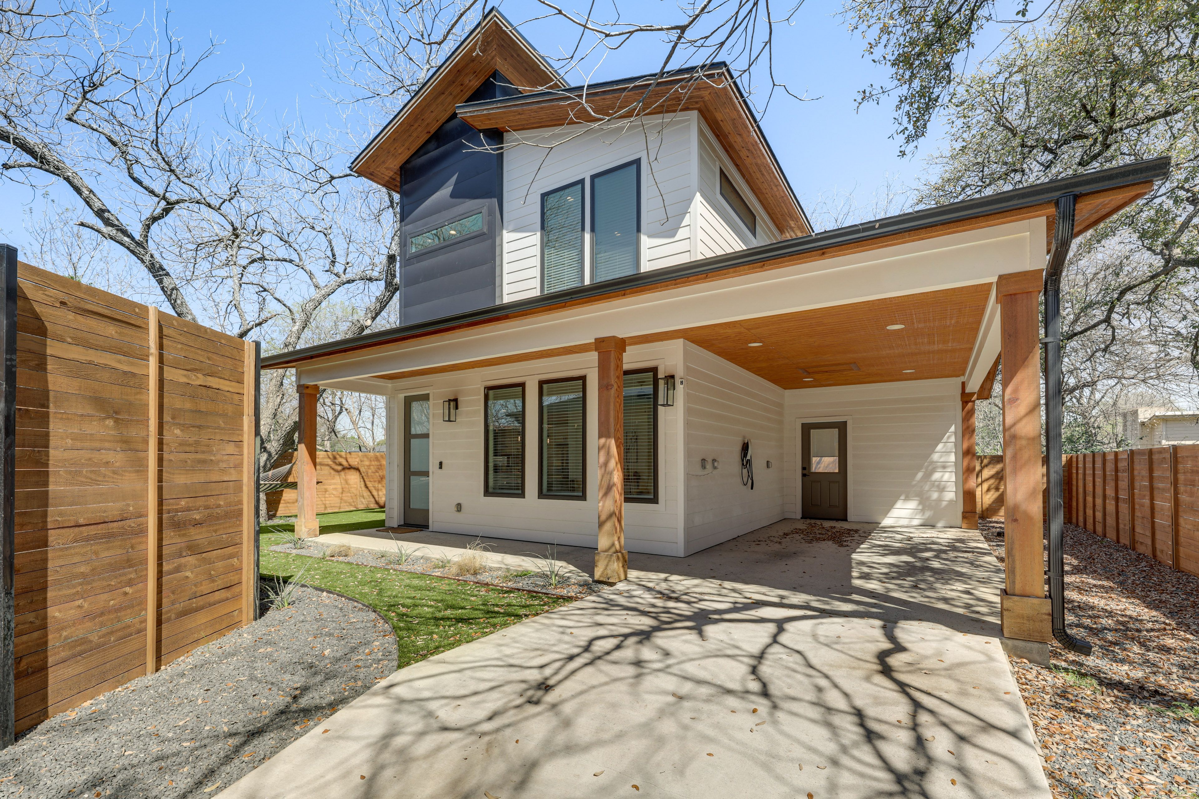 Austin Vacation Rental | 2BR | 2.5BA | 1,158 Sq Ft | Stairs Required