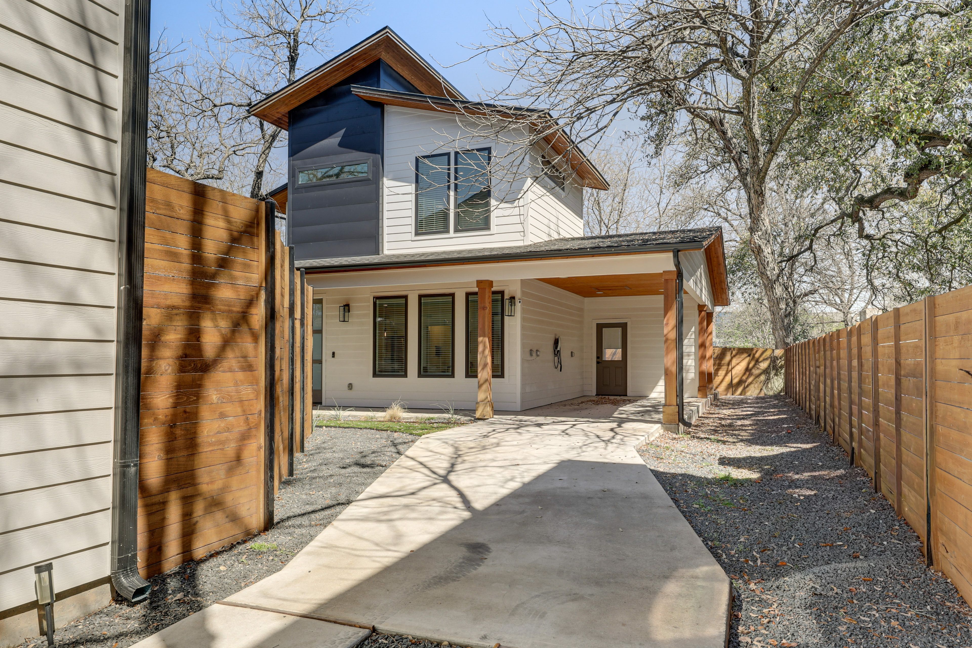 Parking | Carport (1 Vehicle) | Driveway (2 Vehicles)