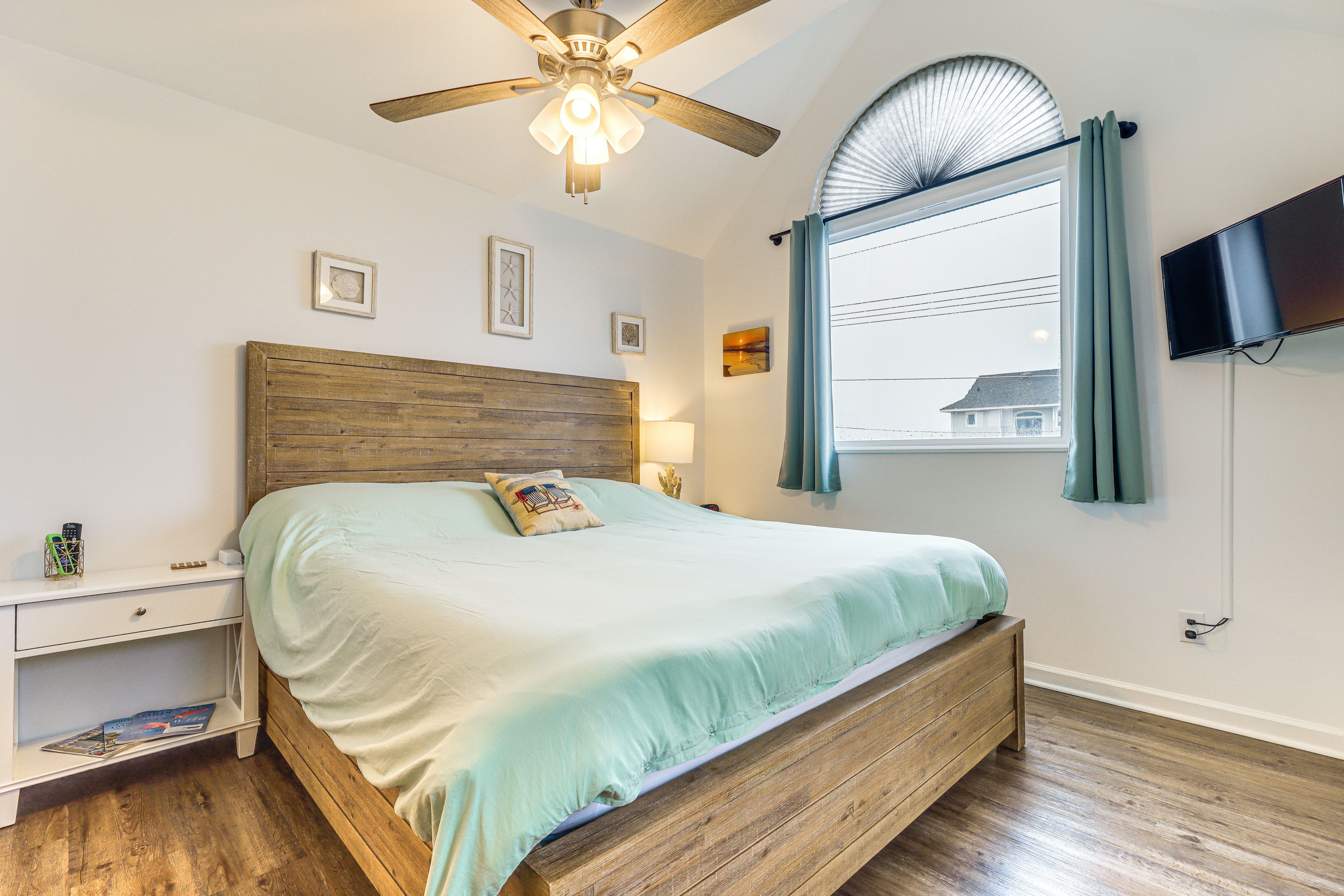 Bedroom 2 | King Bed