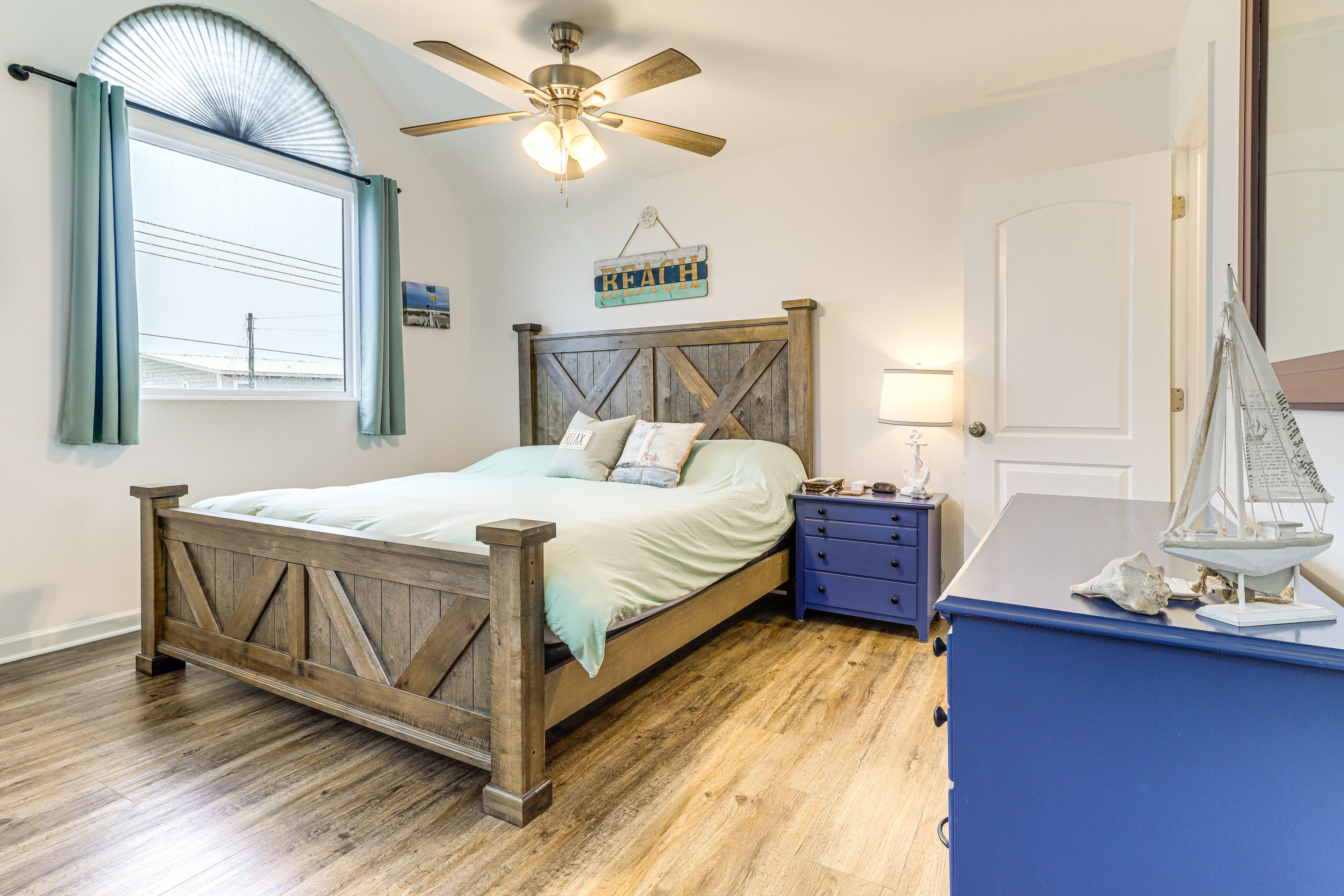 Bedroom 1 | King Bed