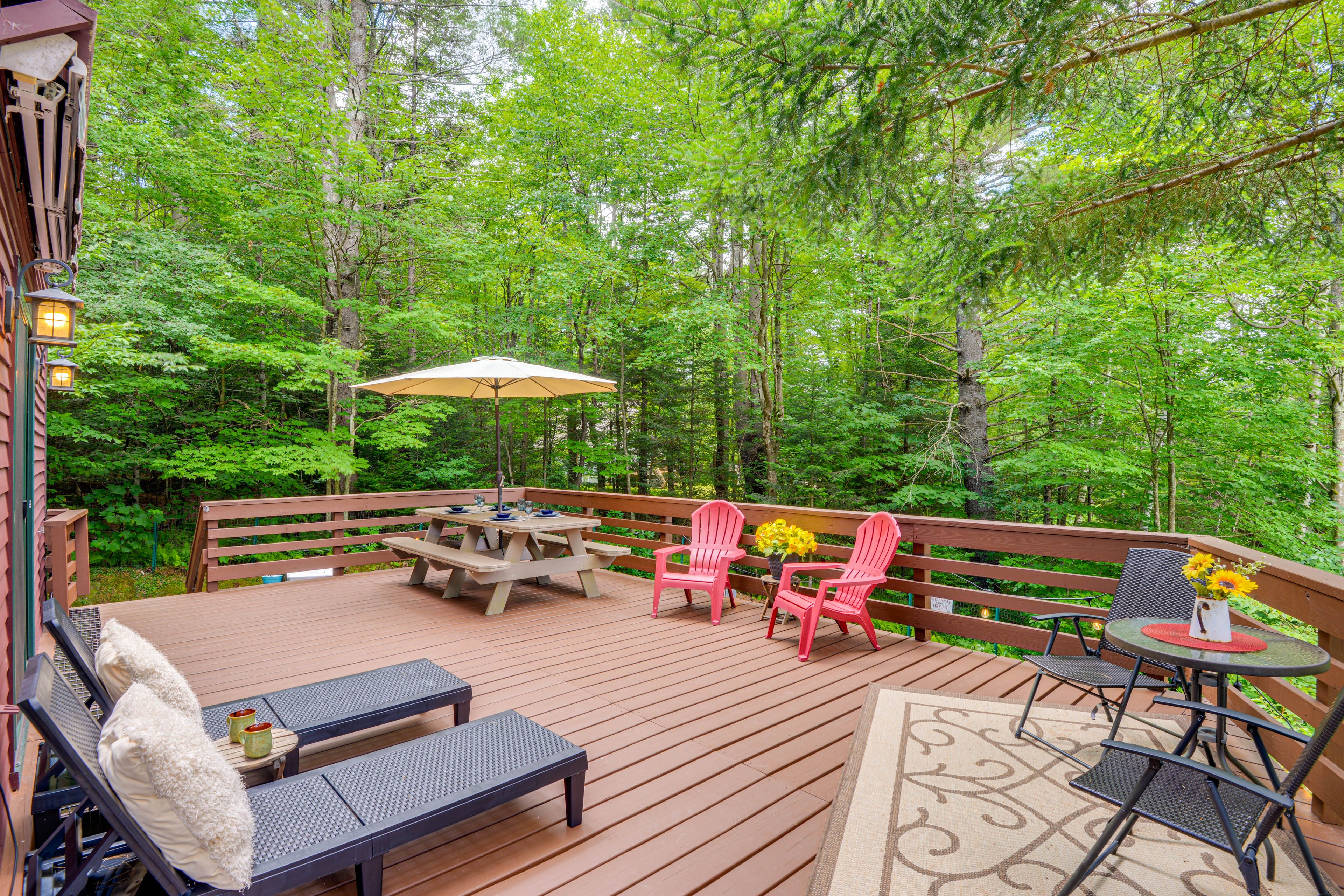 Exterior | Deck | Gas Grill | Outdoor Dining Area | Mountain View